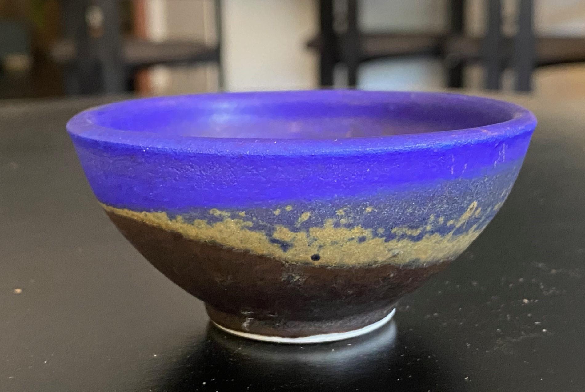 Tashiko Tazaezu Signed Japanese Hawaiian Makaha Blue Pottery Chawan Tea Bowl In Good Condition In Studio City, CA