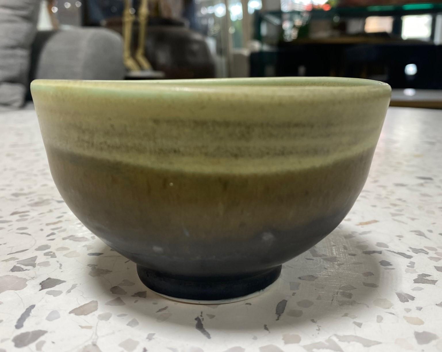 American Tashiko Tazaezu Signed Japanese Hawaiian Studio Pottery Glazed Chawan Tea Bowl For Sale