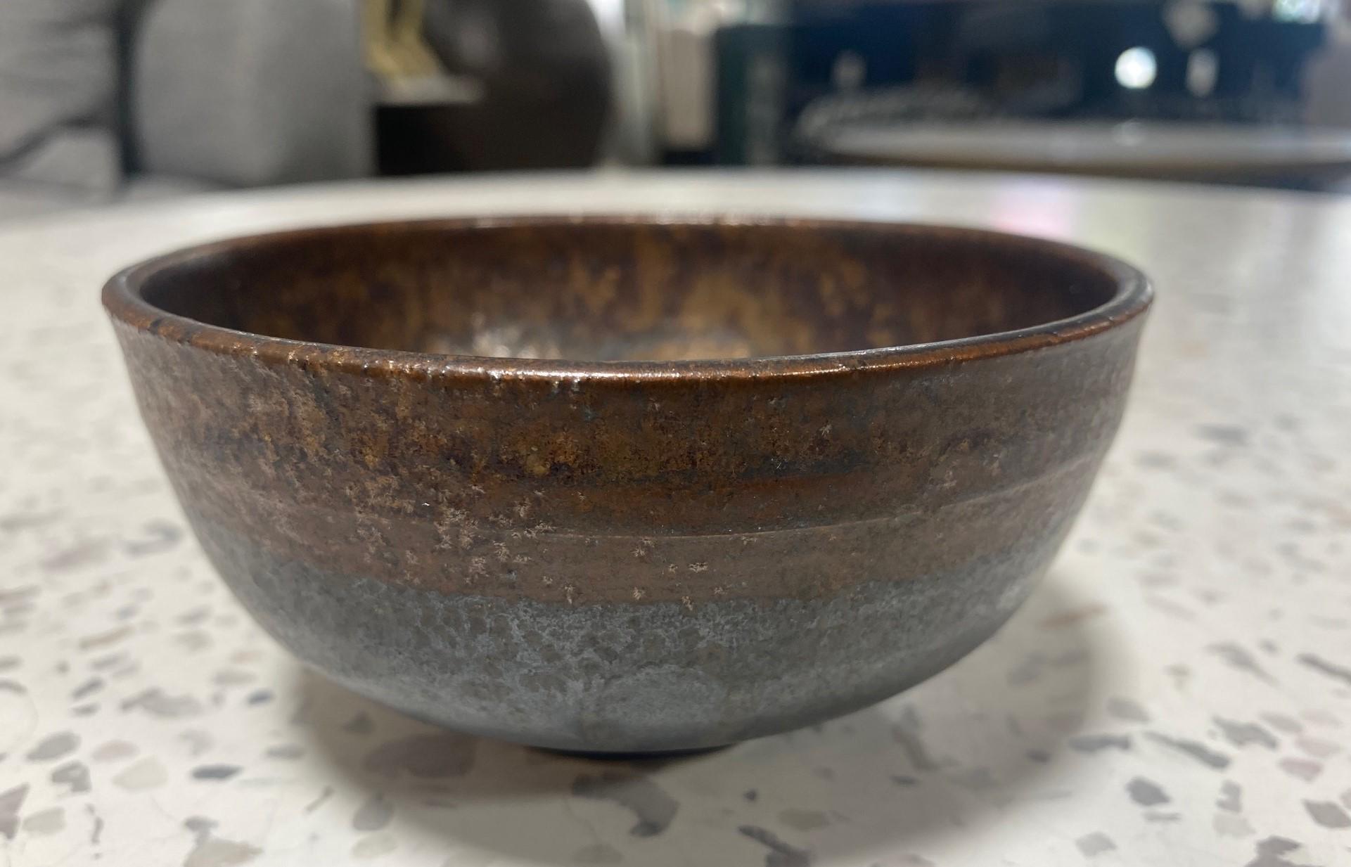 Tashiko Tazaezu Signé Japanese Hawaiian Studio Pottery Glazed Chawan Tea Bowl Bon état - En vente à Studio City, CA