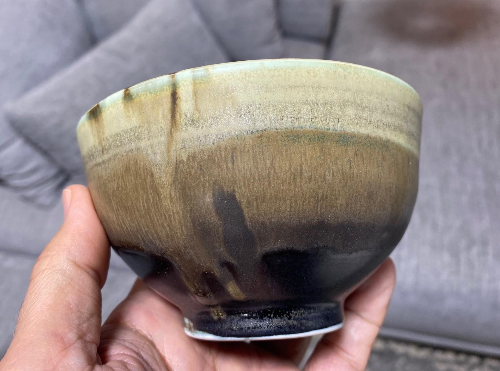 20th Century Tashiko Tazaezu Signed Japanese Hawaiian Studio Pottery Glazed Chawan Tea Bowl For Sale