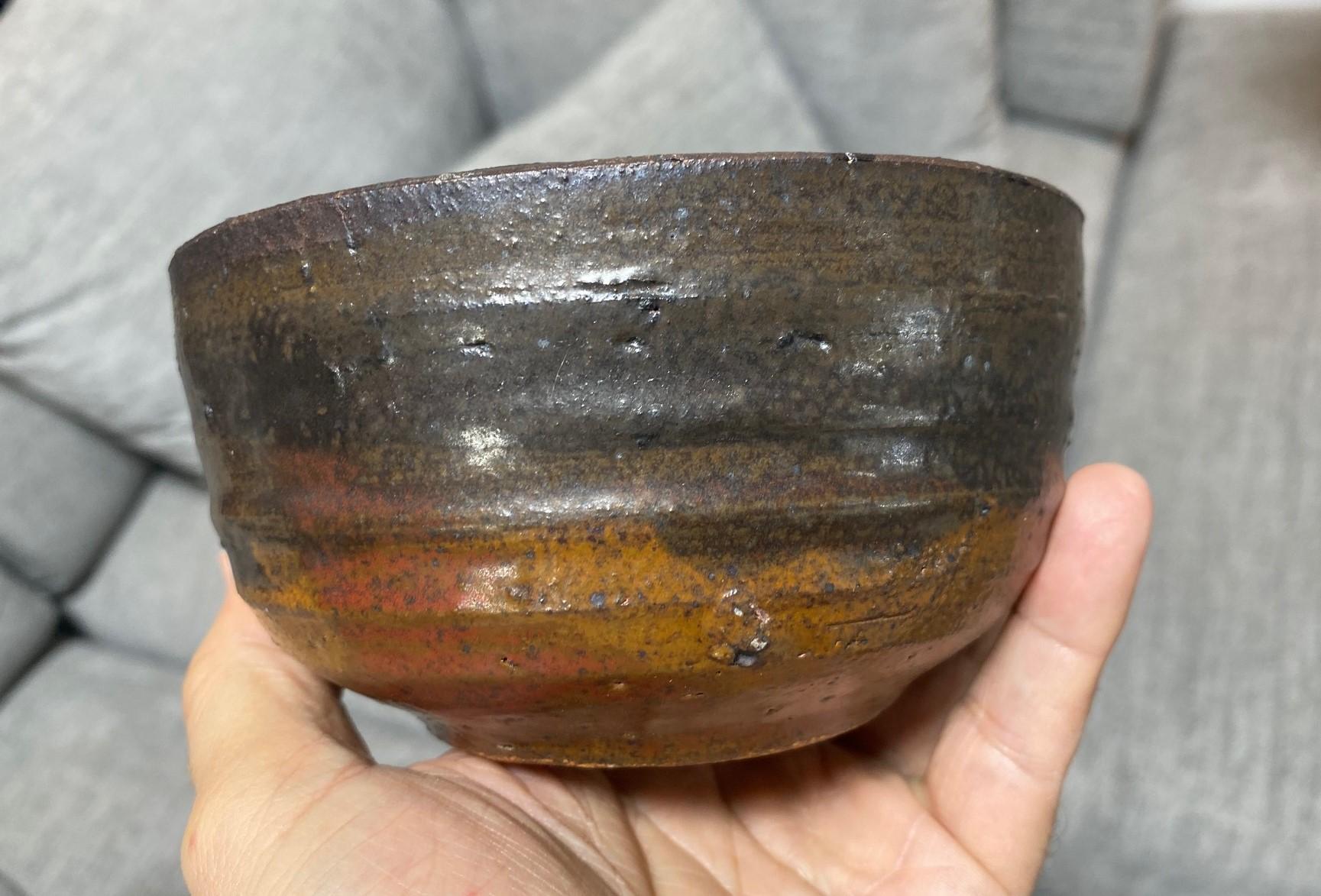 XX secolo Ciotola da tè Chawan firmata da Tashiko Tazaezu, Studio Pottery giapponese hawaiano, smaltata in vendita