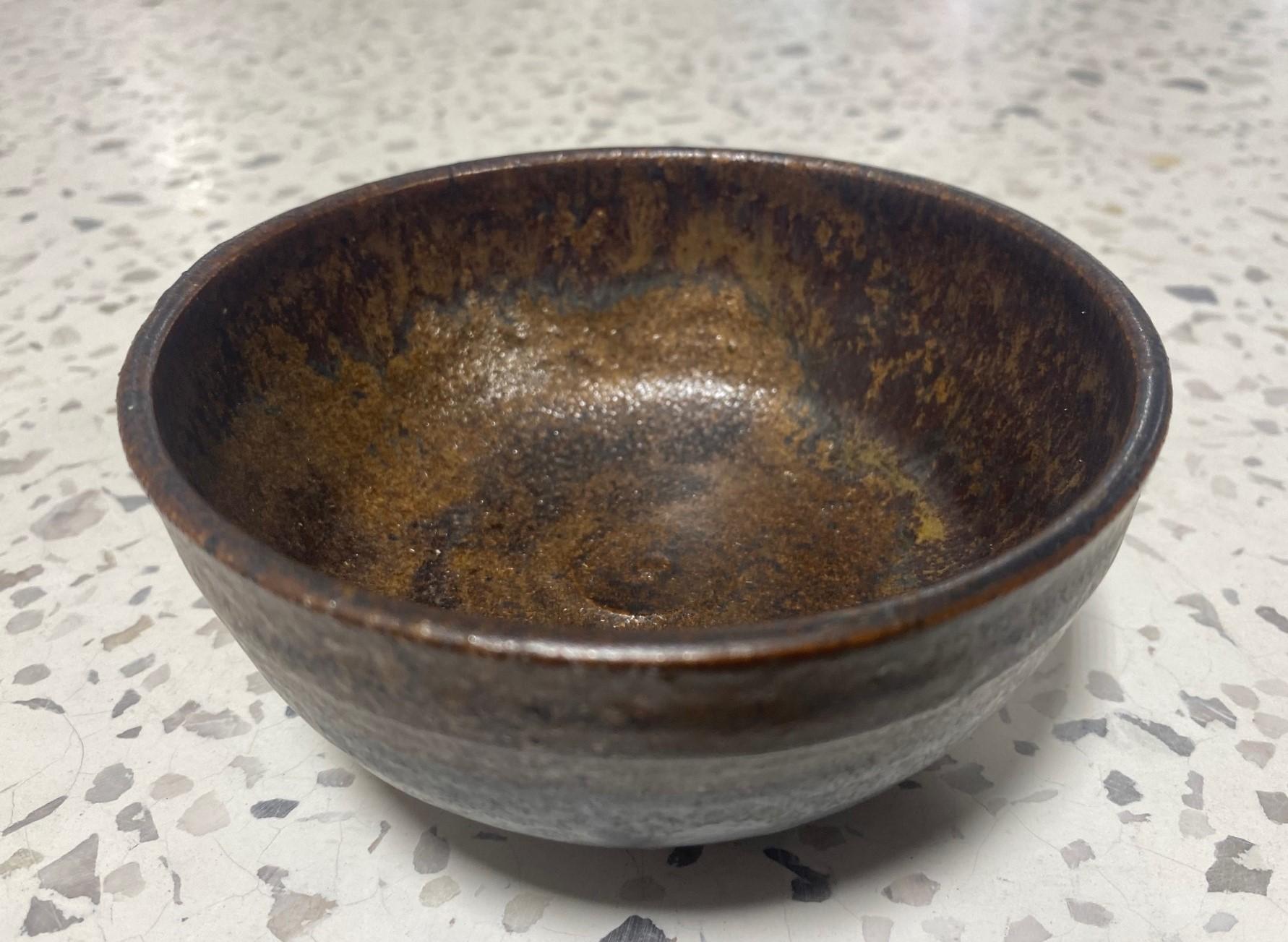 20ième siècle Tashiko Tazaezu Signé Japanese Hawaiian Studio Pottery Glazed Chawan Tea Bowl en vente