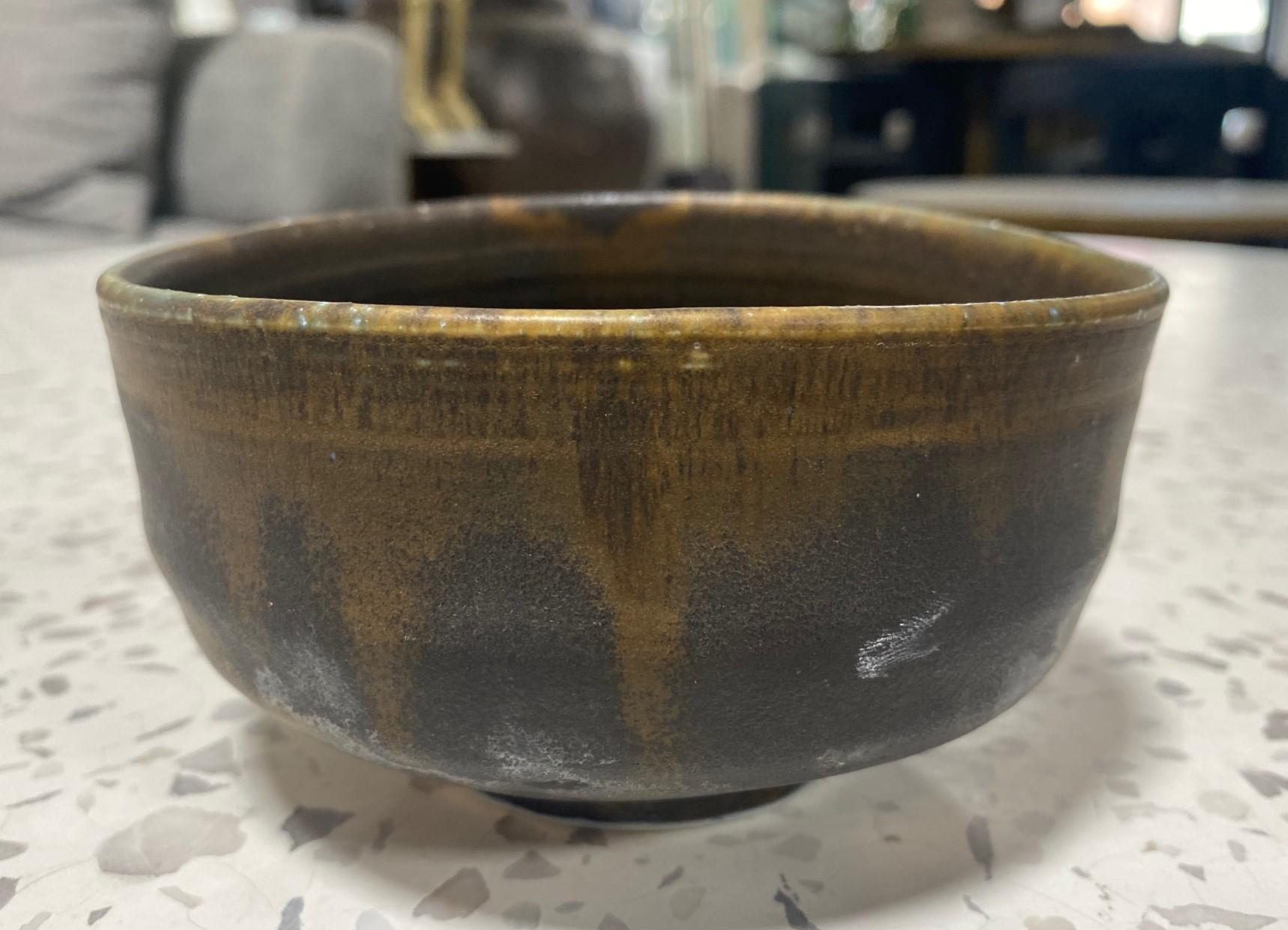 20th Century Tashiko Tazaezu Signed Japanese Hawaiian Studio Pottery Glazed Chawan Tea Bowl For Sale