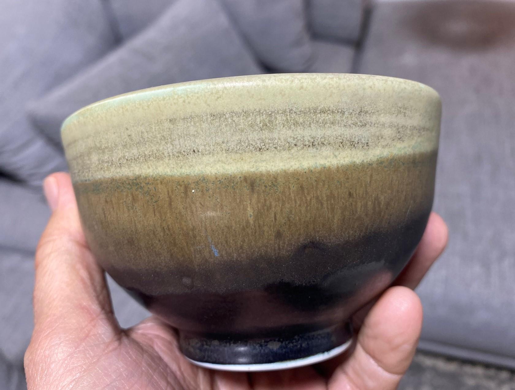 Porcelain Tashiko Tazaezu Signed Japanese Hawaiian Studio Pottery Glazed Chawan Tea Bowl For Sale