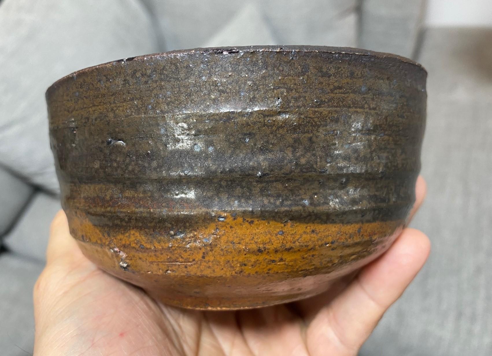 Cotto Ciotola da tè Chawan firmata da Tashiko Tazaezu, Studio Pottery giapponese hawaiano, smaltata in vendita