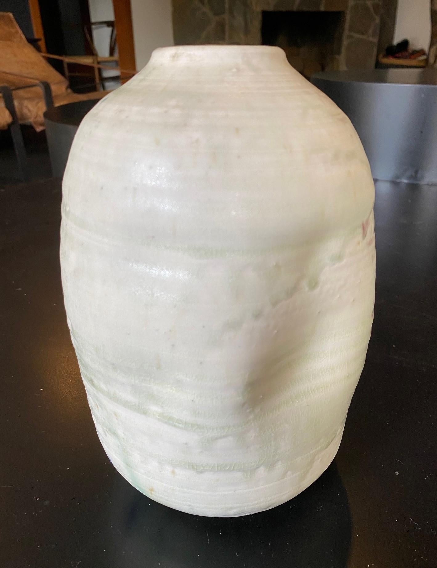 Tashiko Tazaezu Signed Japanese Hawaiian Studio Pottery Modernist Abstract Vase In Good Condition For Sale In Studio City, CA