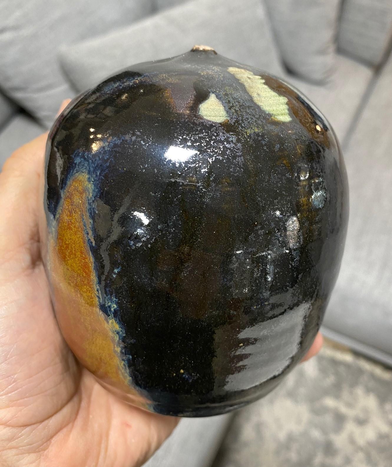 Tashiko Tazaezu Signed Japanese Studio Pottery Closed Form With Rattle Sculpture en vente 6