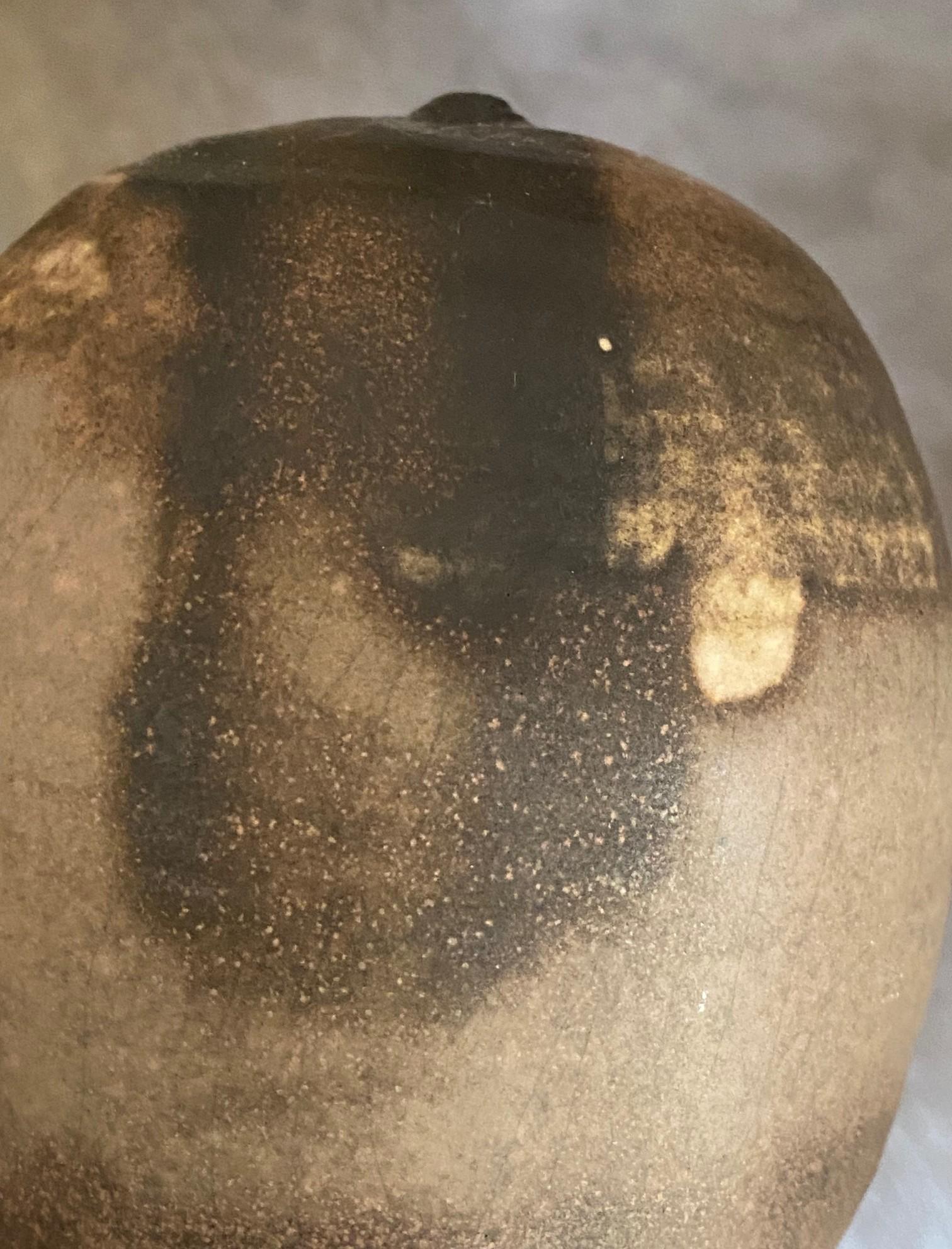 Tashiko Tazaezu Signed Japanese Studio Pottery Closed Form With Rattle Sculpture en vente 7