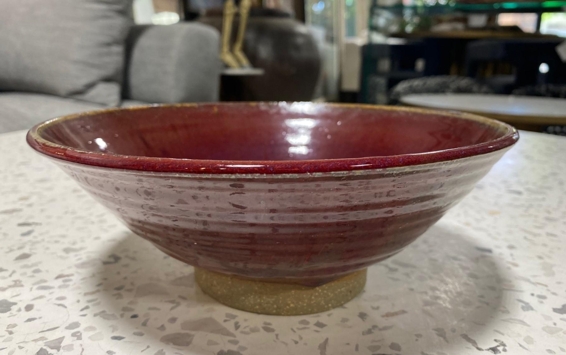 Mid-Century Modern Tashiko Tazaezu Signé Mid-Century Japanese Studio Pottery Glazed Oxblood Bol en vente