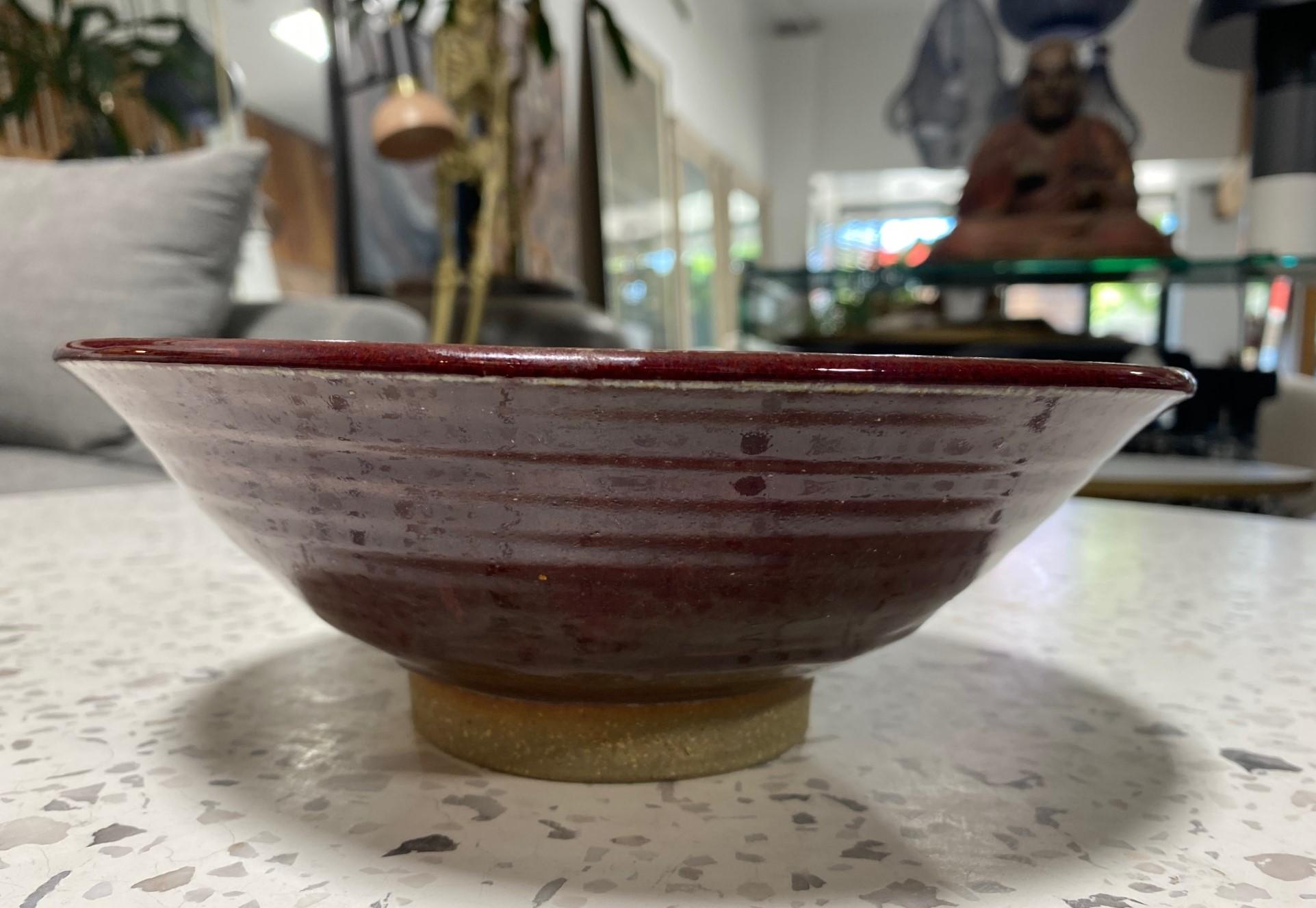 Tashiko Tazaezu Signé Mid-Century Japanese Studio Pottery Glazed Oxblood Bol Bon état - En vente à Studio City, CA