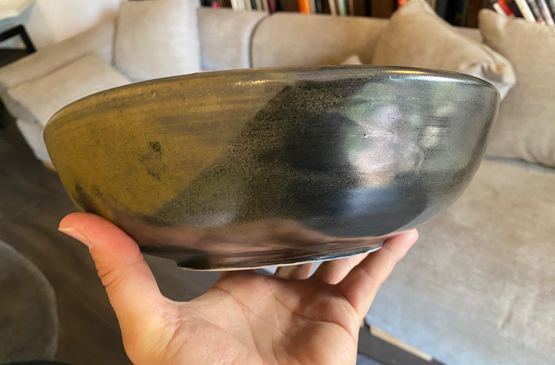 Cuenco de cerámica hawaiana japonesa moderna de mediados de siglo firmado por Tashiko Tazaezu en venta 6