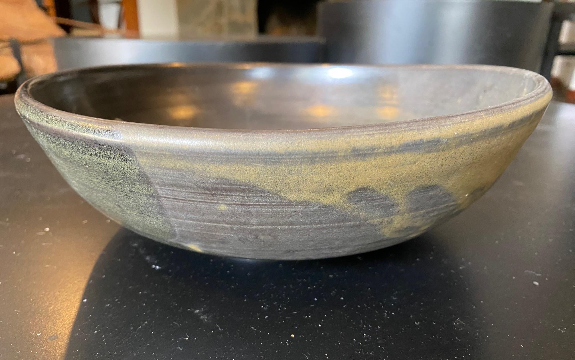 Cuenco de cerámica hawaiana japonesa moderna de mediados de siglo firmado por Tashiko Tazaezu Porcelana en venta