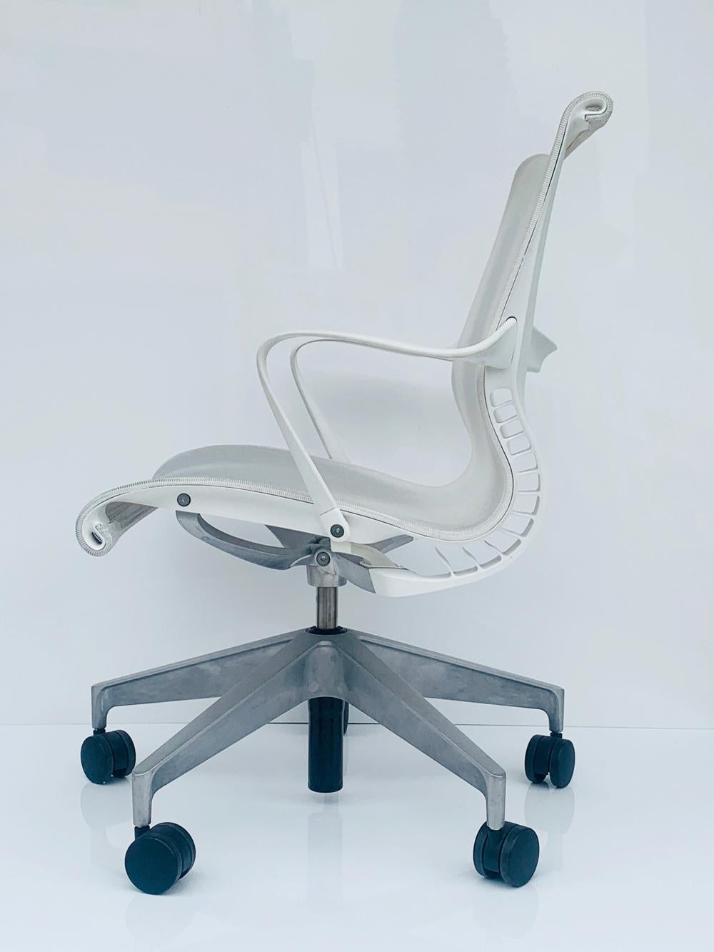 Task Chair with 5 Star Base by Herman Miller In Good Condition In Los Angeles, CA