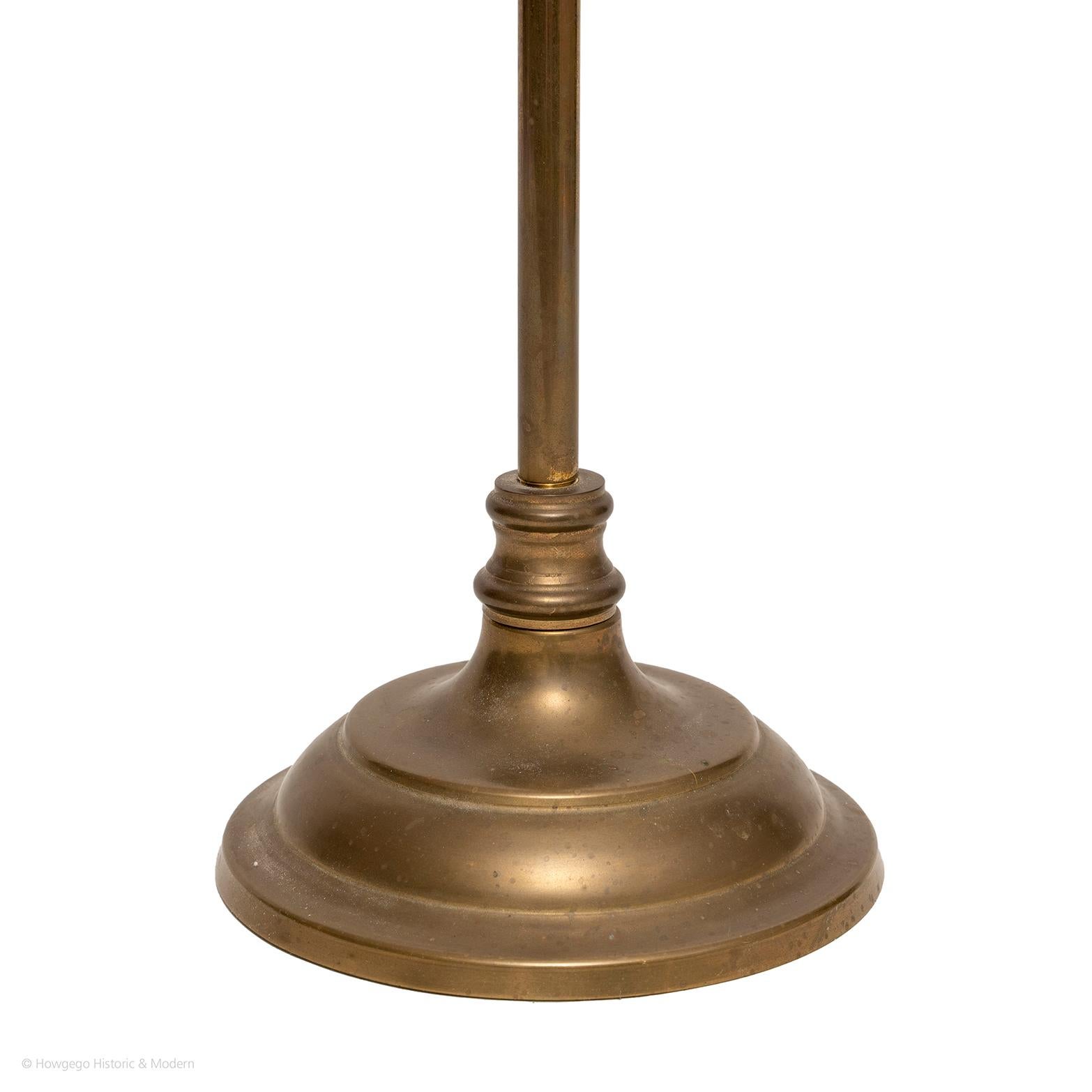 Task Reading Lamp Brass Reeded In Good Condition For Sale In BUNGAY, SUFFOLK