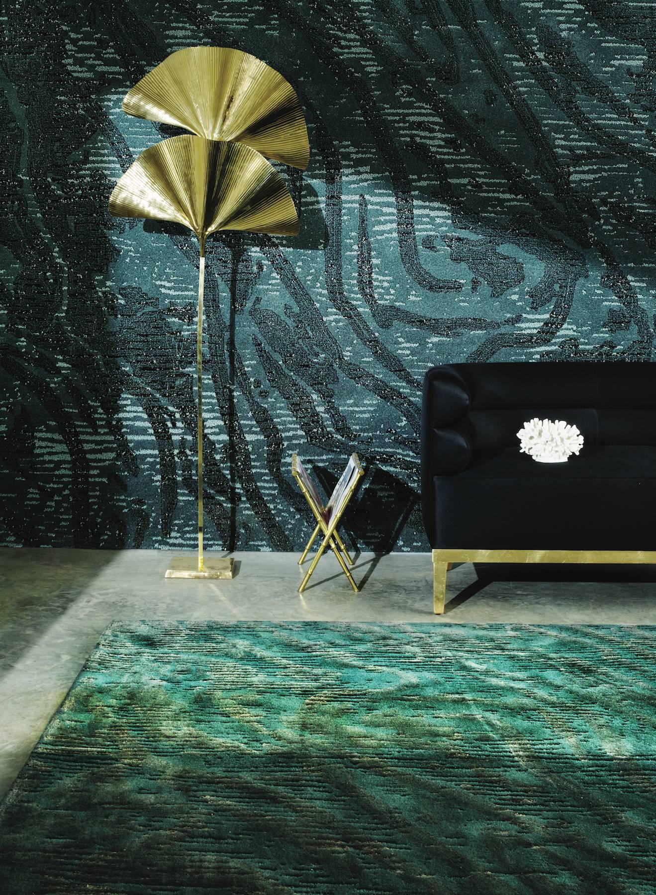 Ce tapis en laine tuftée à la main est conçu par Pinton et Marguerite Lemaire. Typiques du style Aubusson, nos tapis d'exception sont le fruit de la créativité et du savoir-faire séculaire de la société PINTON. Comme les tapisseries, les tapis à
