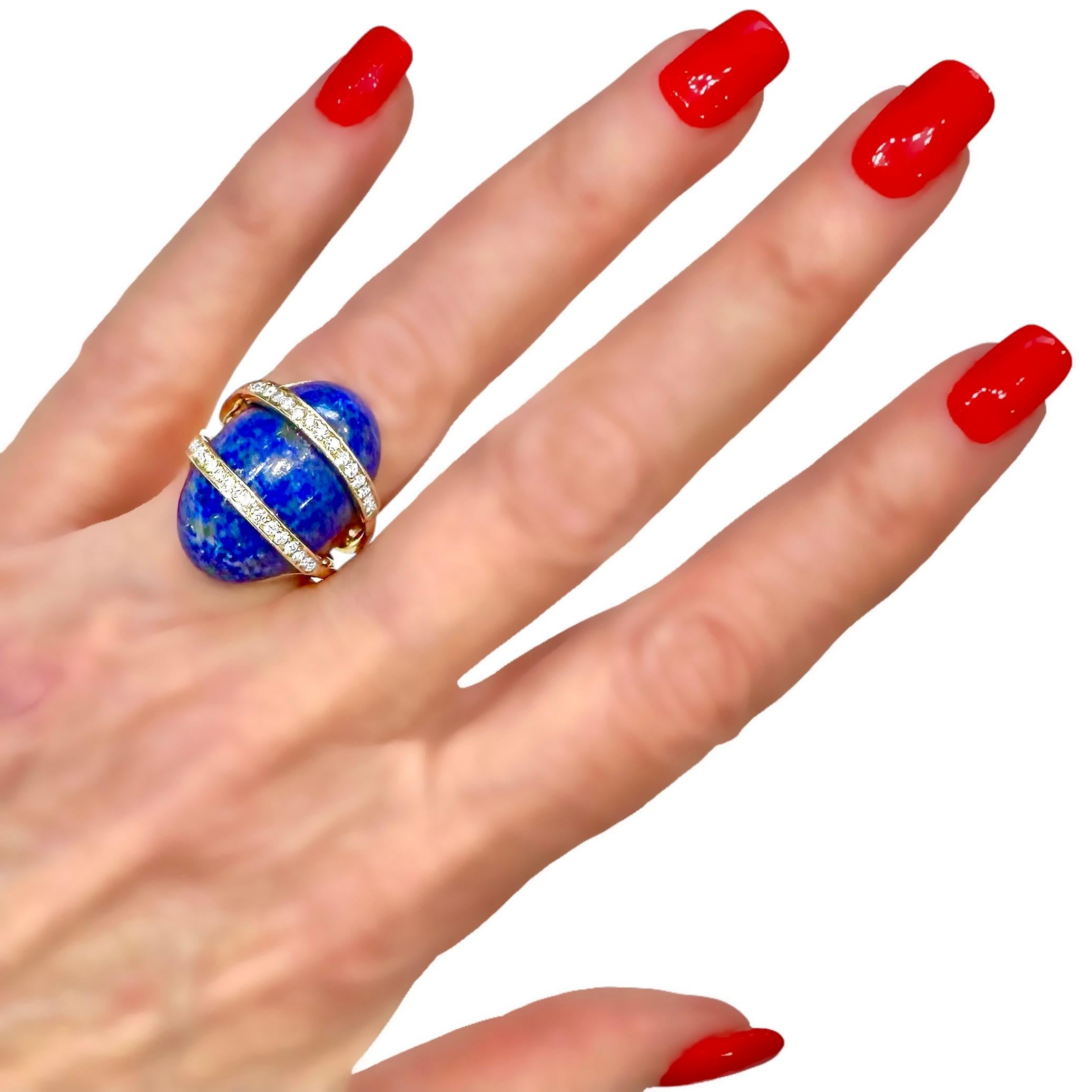 Anillo de buen gusto de oro amarillo de 14 quilates con forma ovalada de lapislázuli y diamantes fabricado en 1973 en venta 4