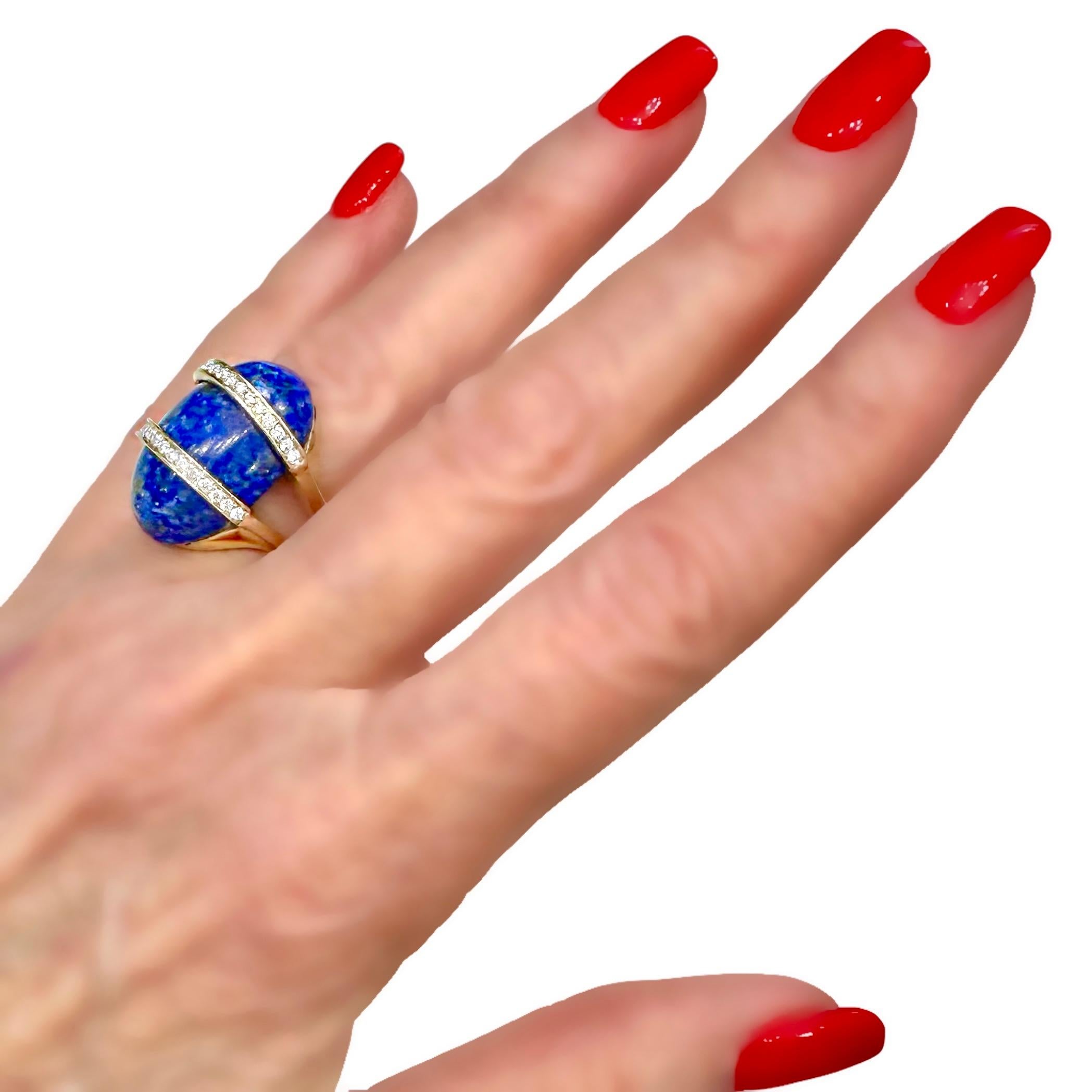 Anillo de buen gusto de oro amarillo de 14 quilates con forma ovalada de lapislázuli y diamantes fabricado en 1973 en venta 5