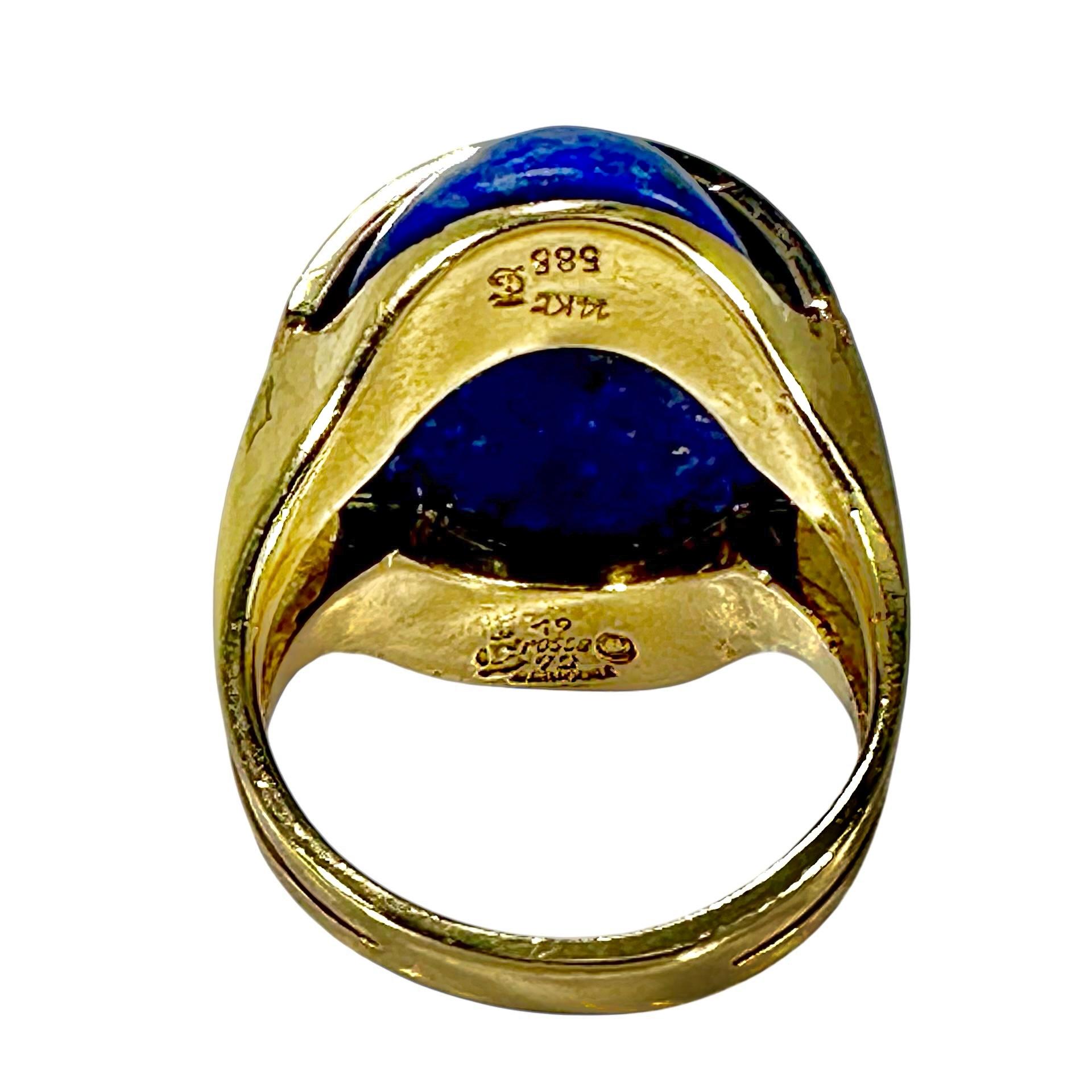 Anillo de buen gusto de oro amarillo de 14 quilates con forma ovalada de lapislázuli y diamantes fabricado en 1973 Corte brillante en venta