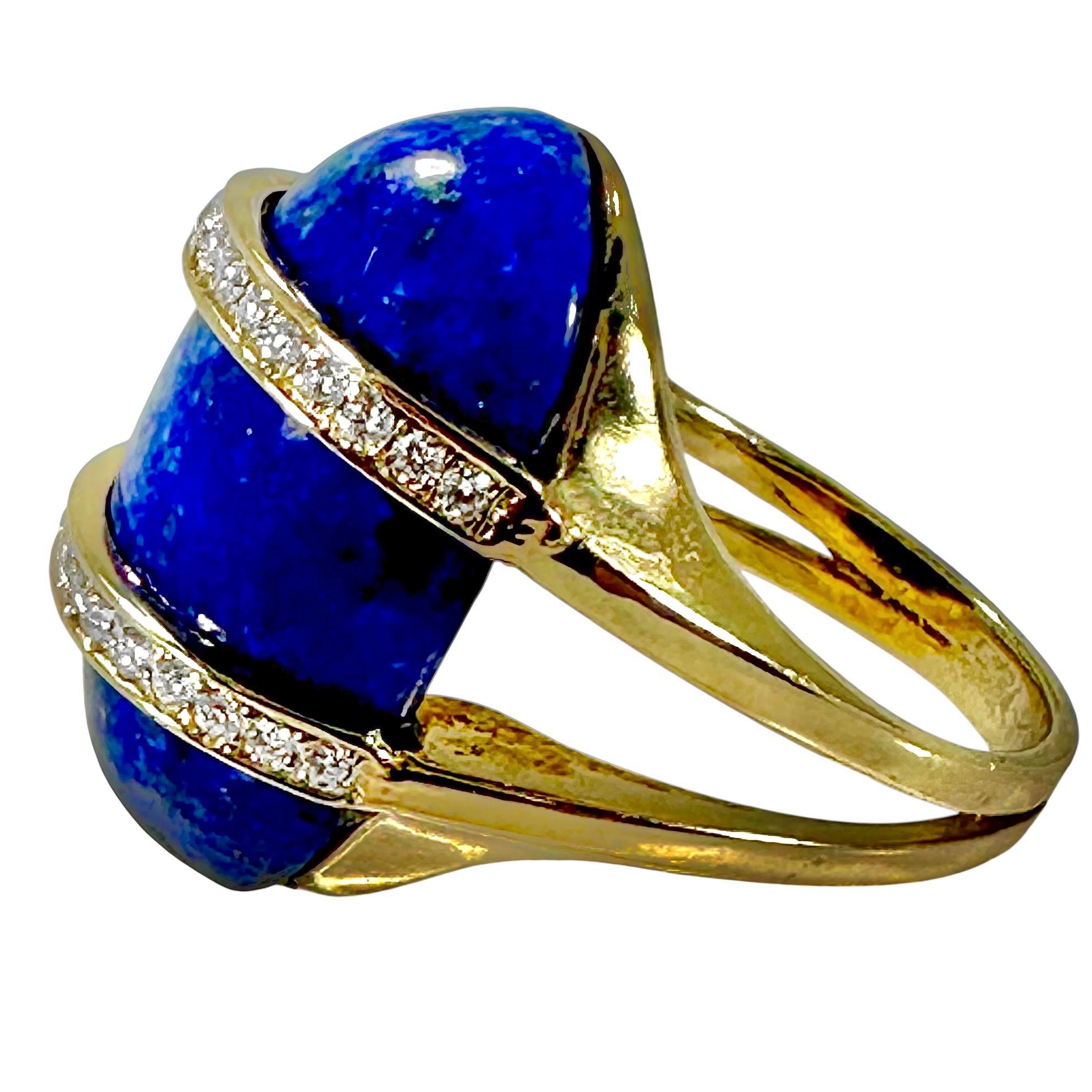 Anillo de buen gusto de oro amarillo de 14 quilates con forma ovalada de lapislázuli y diamantes fabricado en 1973 en Bueno estado para la venta en Palm Beach, FL