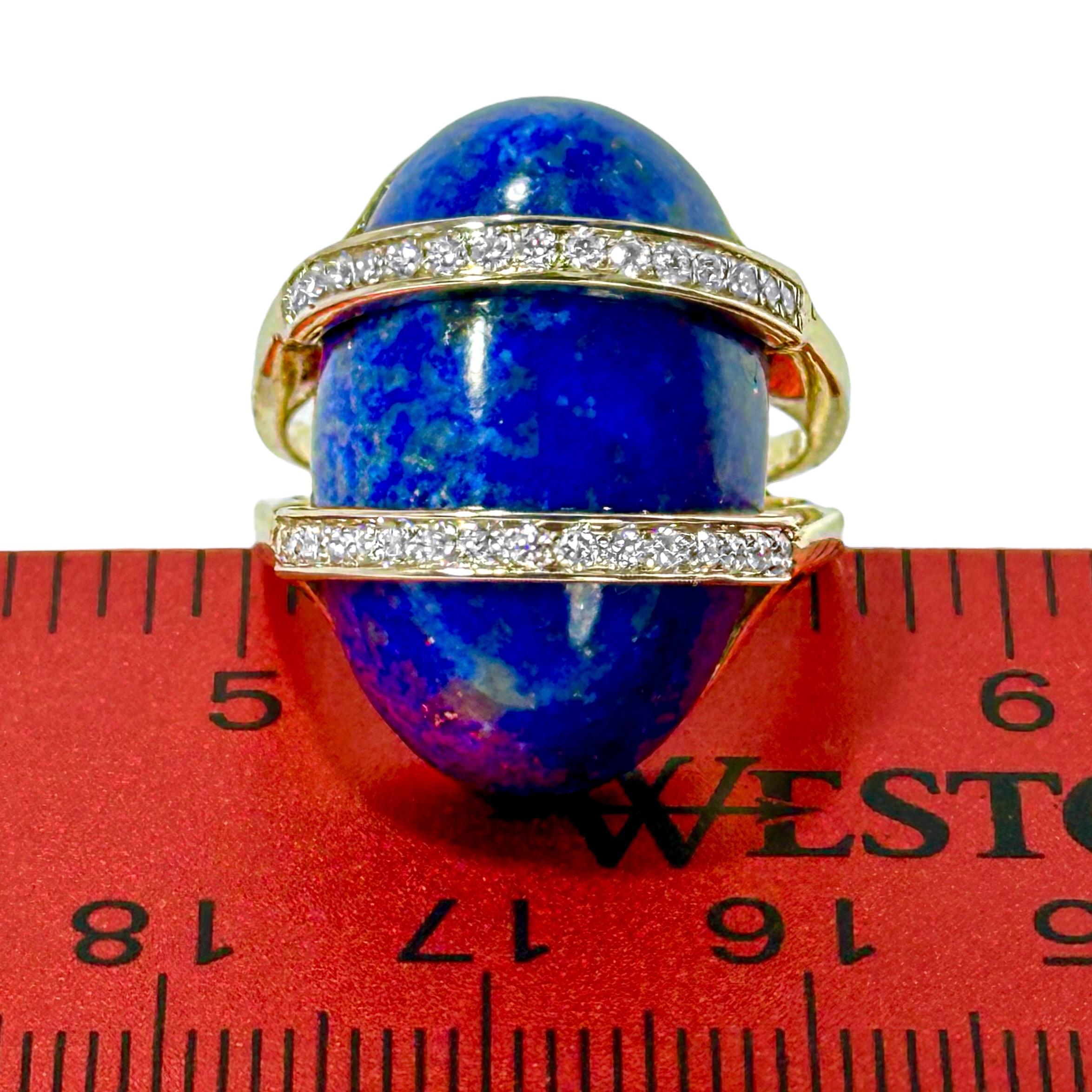 Anillo de buen gusto de oro amarillo de 14 quilates con forma ovalada de lapislázuli y diamantes fabricado en 1973 en venta 2