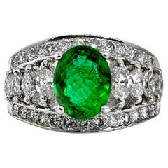 Tasteful 18K White Gold Emerald and Diamond Cocktail Ring