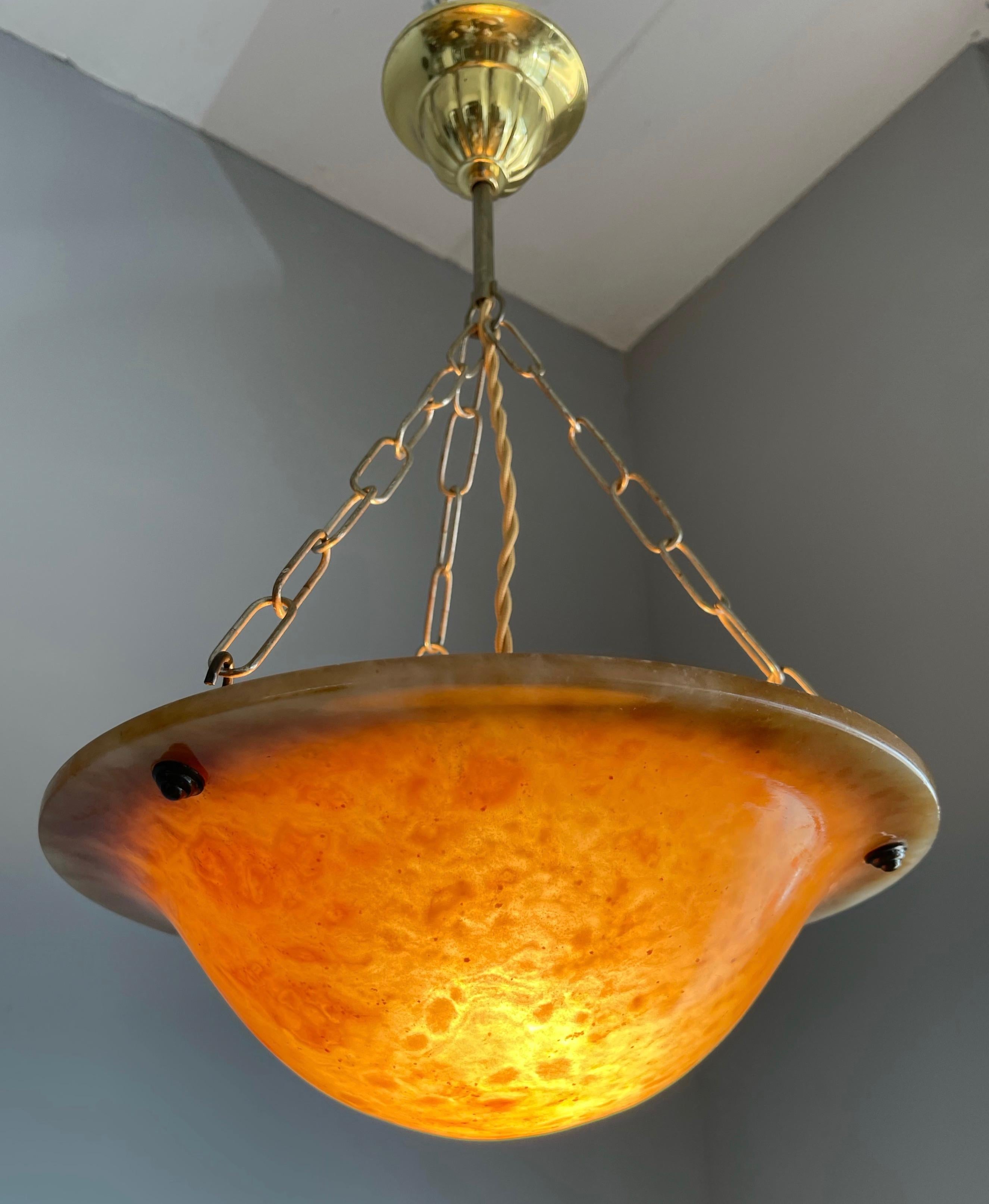 Rare lampe à suspension / plafonnier Art Déco ancien en albâtre et laiton sculpté à la main en vente 7