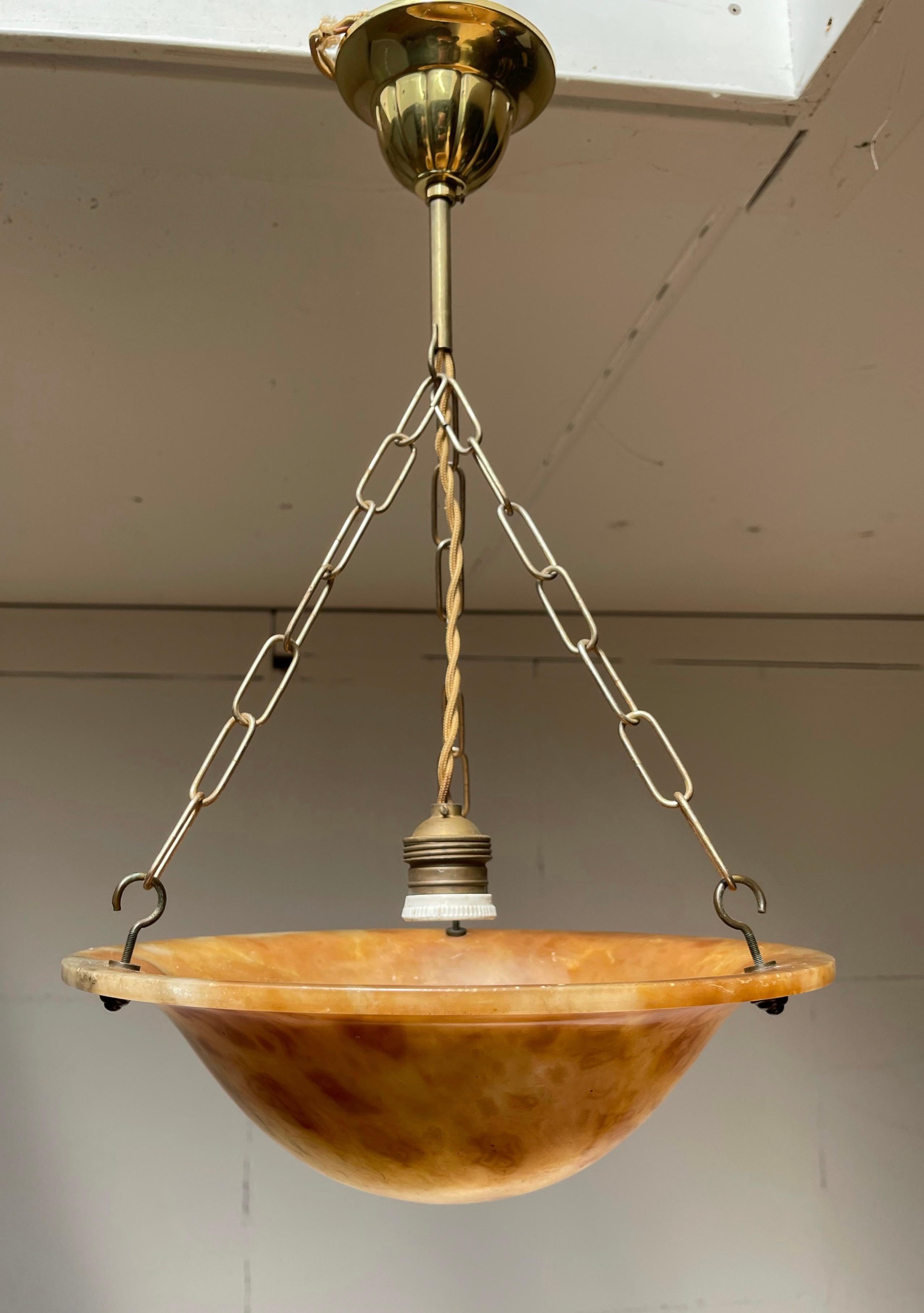 Rare lampe à suspension / plafonnier Art Déco ancien en albâtre et laiton sculpté à la main en vente 9