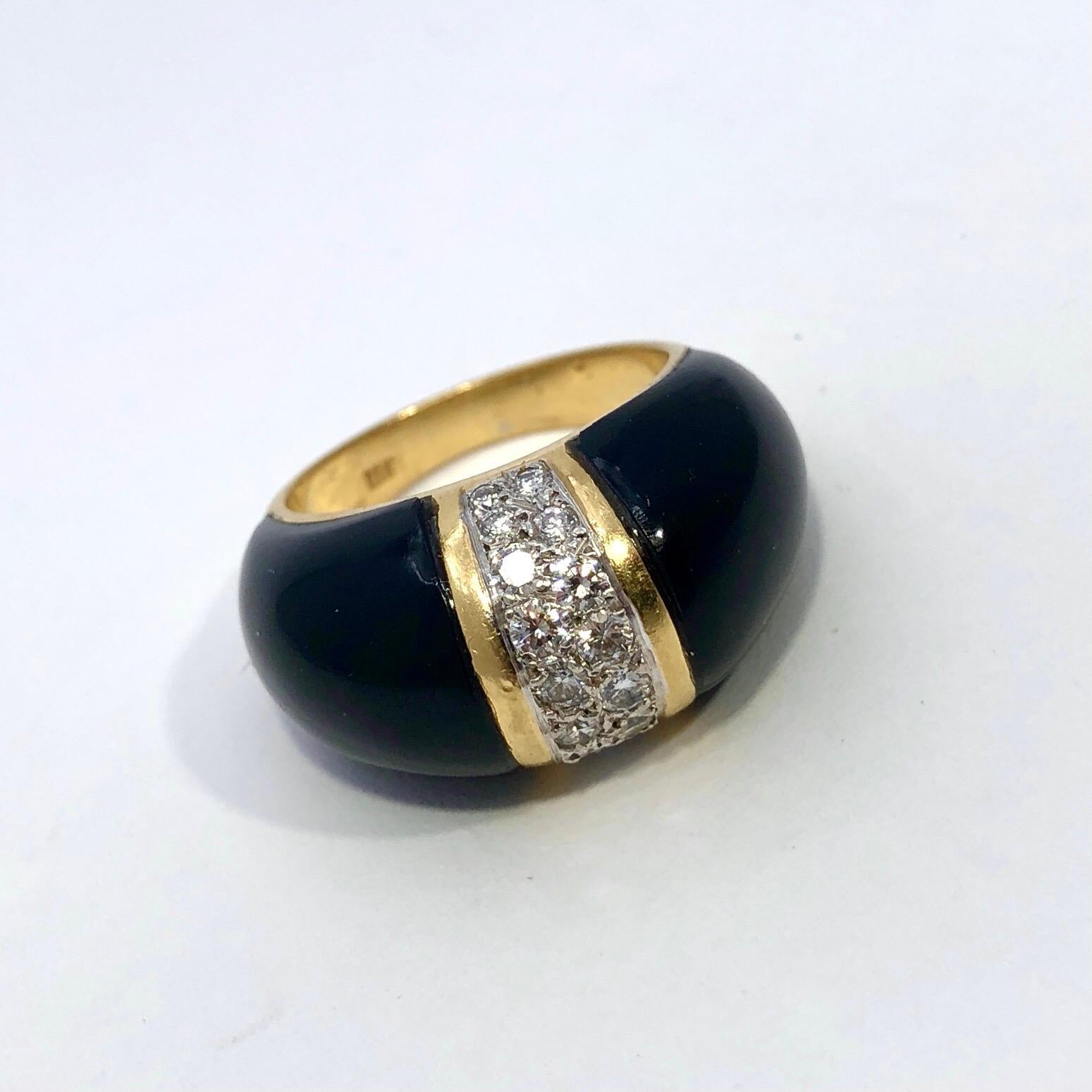 Cabochon Tasteful and Tailored, Onyx, Diamond and Yellow Gold Ring