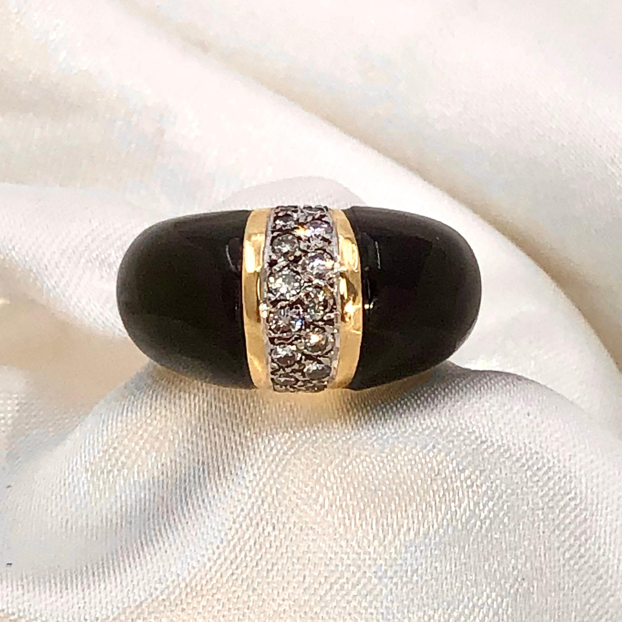 Tasteful and Tailored, Onyx, Diamond and Yellow Gold Ring In Good Condition In Palm Beach, FL