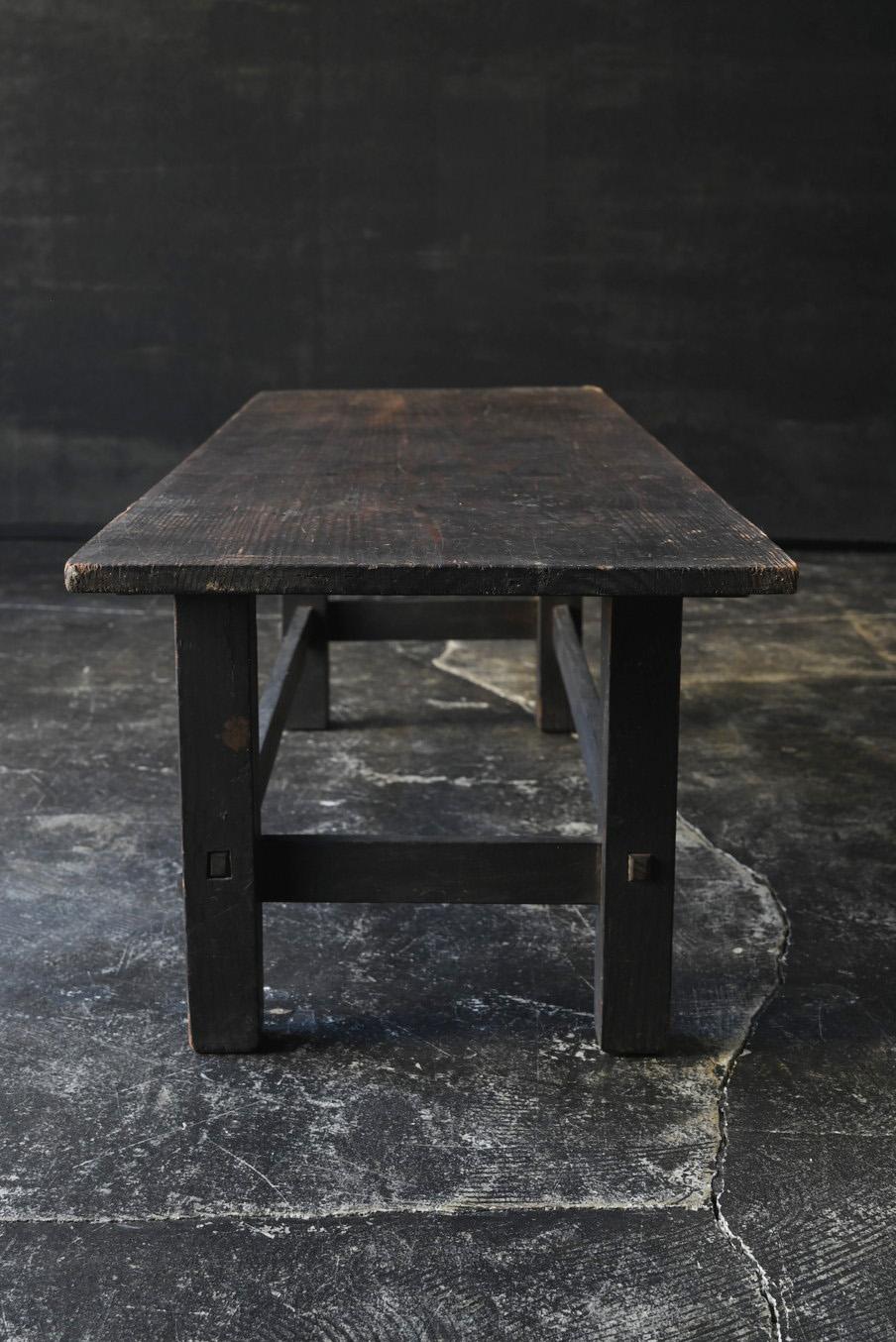 Cedar Tasteful antique Japanese wooden low table / 1868-1920 / side table