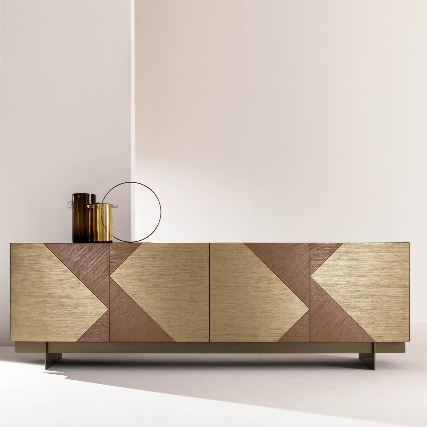 Sideboard with 4 hinged doors and push-pull opening, equipped with 2 internal drawers. “Tatami” decoration on plaster in 2 color combinations: “Bronze”/”Ionized Gold” Top and sides with monochrome Tatami decoration Wengé wooden inside and internal