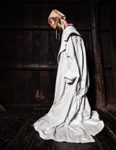 Mu Lon - The granny in the white dress