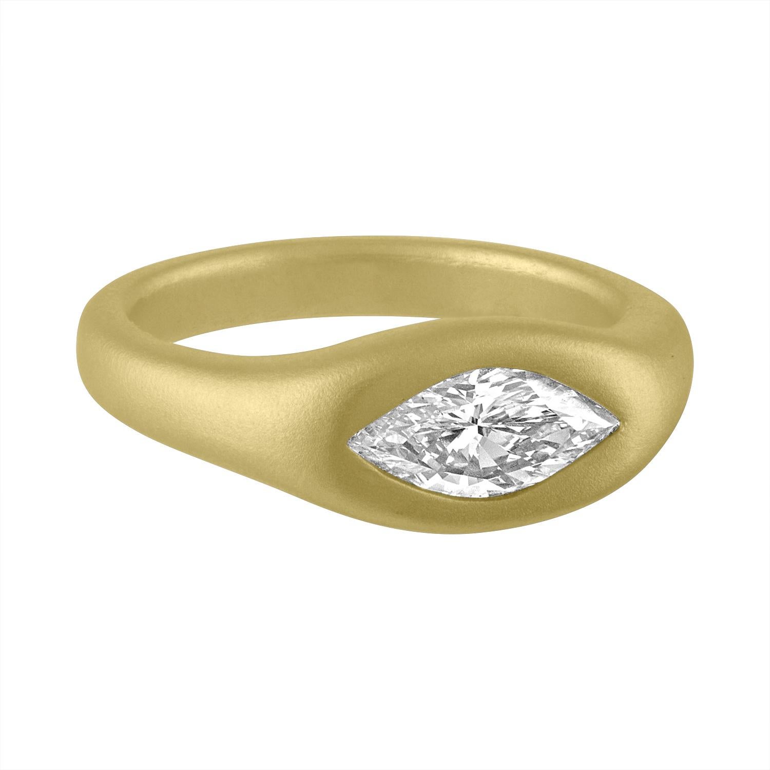 18k Green Gold Diamond Ring
Diamond weight 1.00ct
Size 6 3/4 