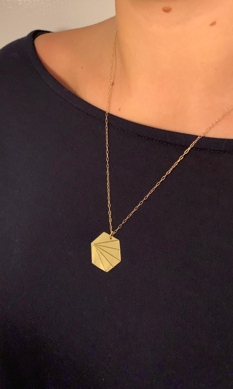Round Cut TATE Hexagon Pendant 18 Karat Green Gold Diamond Accent Necklace Chain For Sale