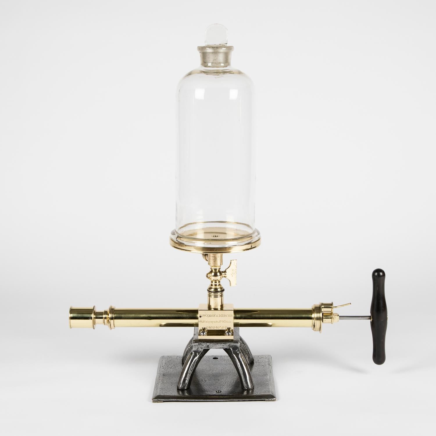 A Tate's double acting vacuum pump by Townson & Mercer, of Bishopsgate, London. circa 1890.

With glass bell jar, 7 inch diameter.

 

Literature: 

Catalogue of chemical apparatus and pure chemicals sold by Townson & Mercer. 1888. Page:
