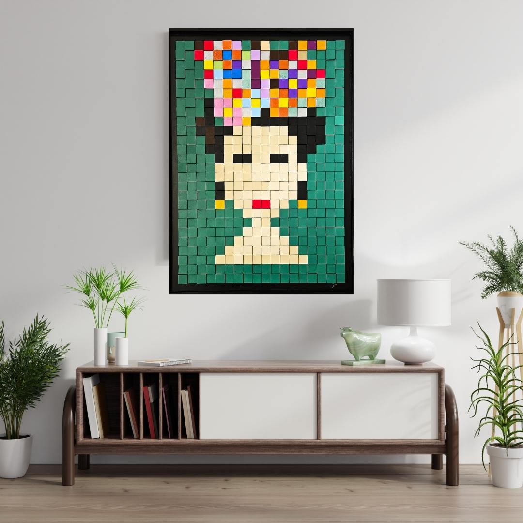 Ein fesselndes Kunstwerk, das aus fast 500 einzelnen Holzblöcken besteht, von denen jeder sorgfältig zugeschnitten, geschliffen, bemalt und lackiert wurde.
