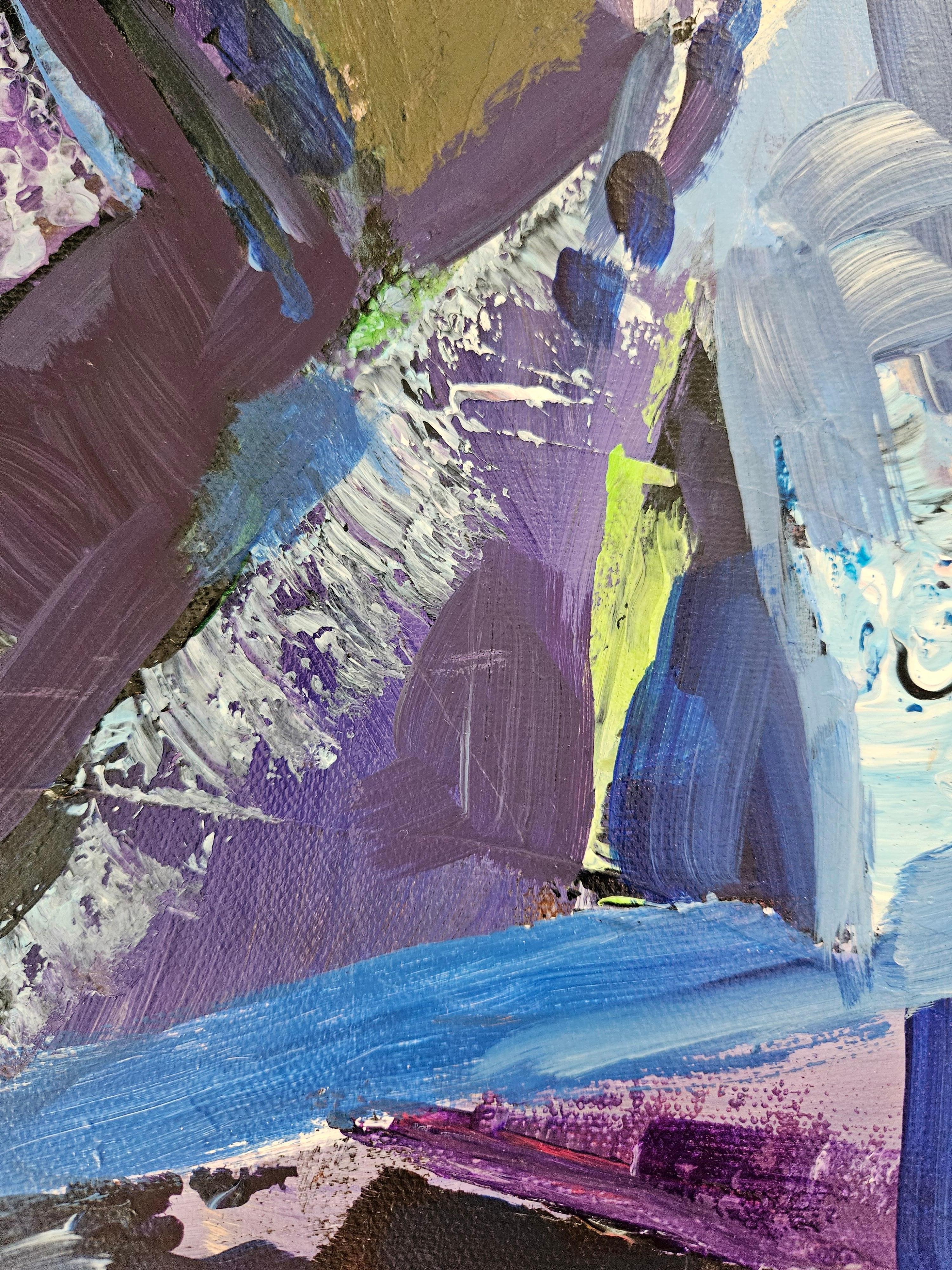 In der Morgendämmerung hält die Welt den Atem an - in der Schwebe zwischen Stille und Erwachen. Andeutungen einer Stadt oder eines Gebirgskamms tauchen durch durchscheinende Schichten von Blau, Rosa und Ocker auf, wenn sich das Licht auf der