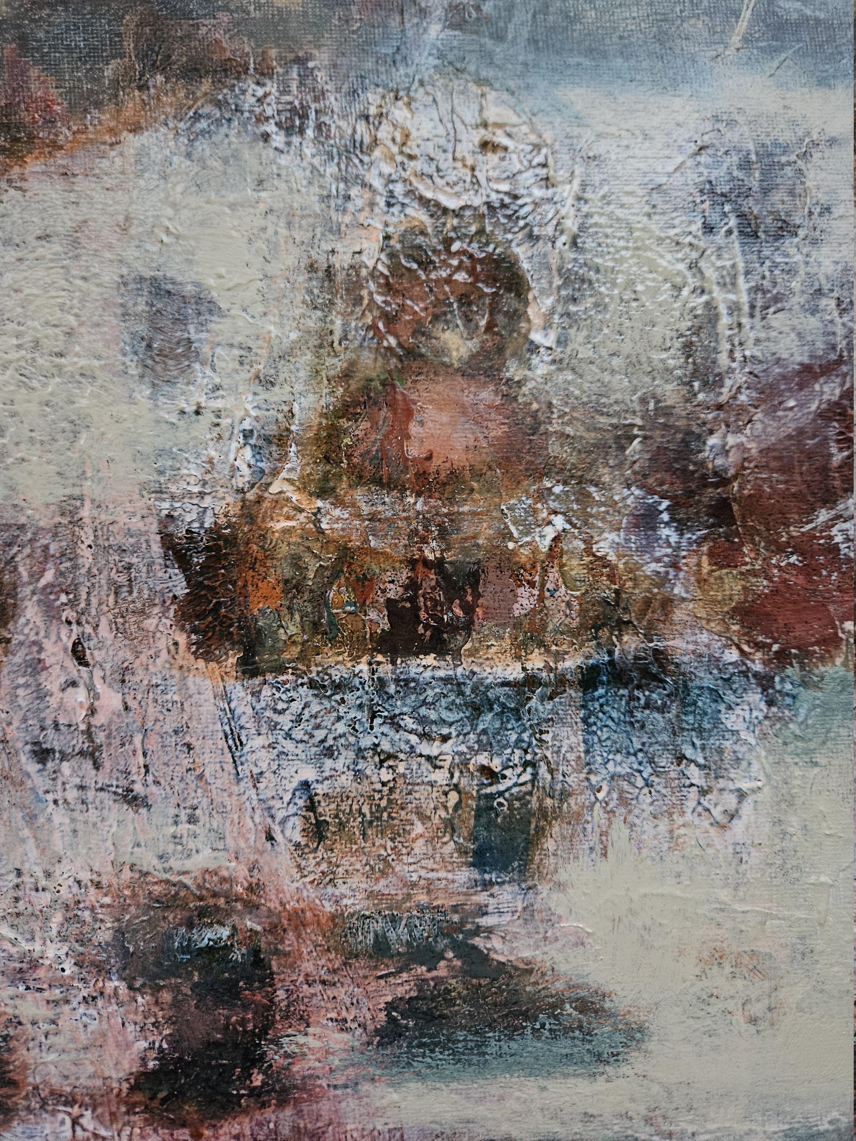 Dieses Werk evoziert die flüchtige Präsenz einer Stadt, die in einem Lichtschleier erscheint und sich wieder auflöst. Mehrschichtige Texturen suggerieren verwittertes Gestein, während die warme Ocker-Sand-Farbpalette das Gefühl vermittelt, dass die