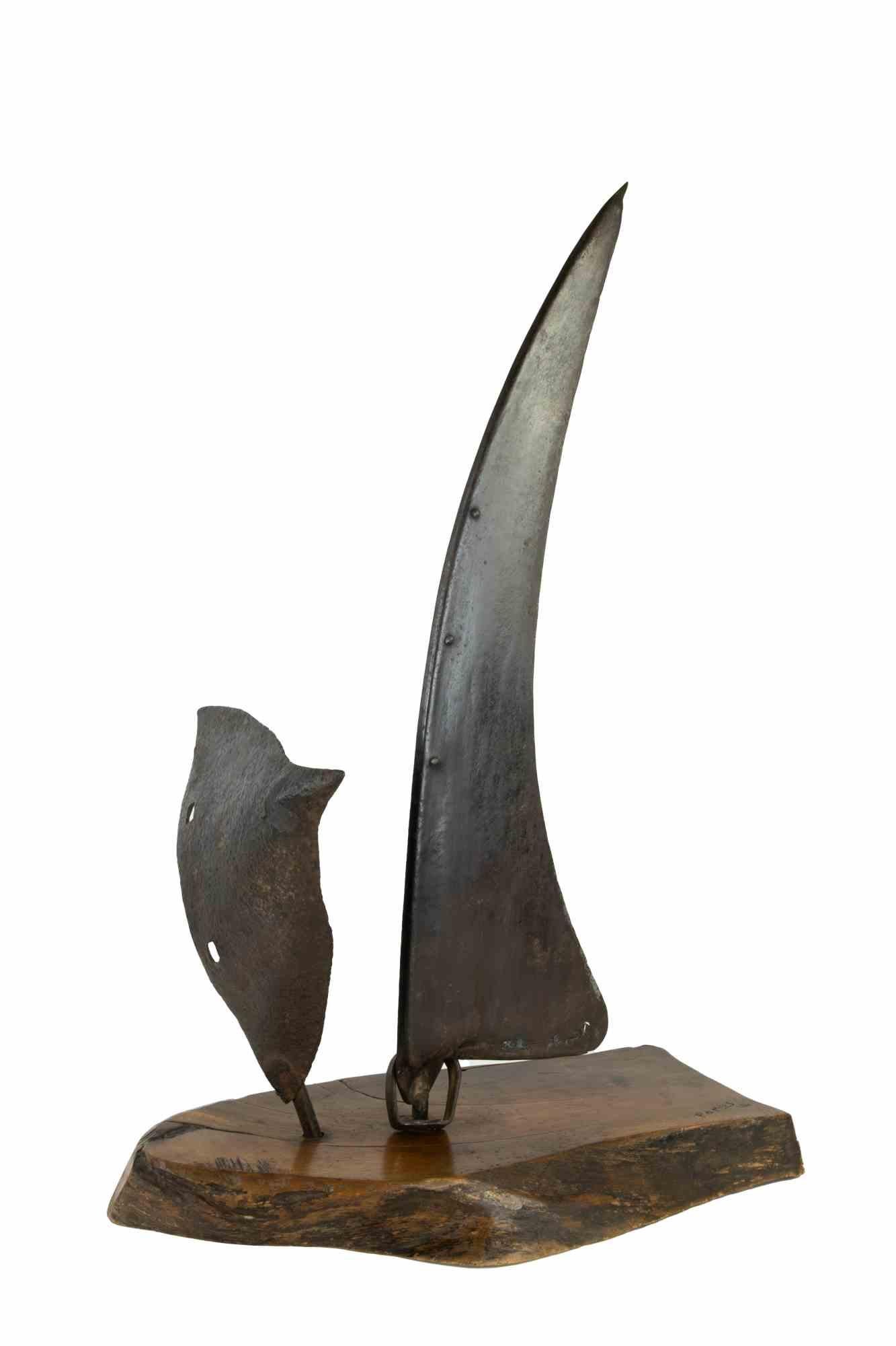 The Sails is a contemporary artwork realized by the artist Tatiana Pomus in 1974.

Wood and iron sculpture.

Signature of the artist engraved on the base. 

