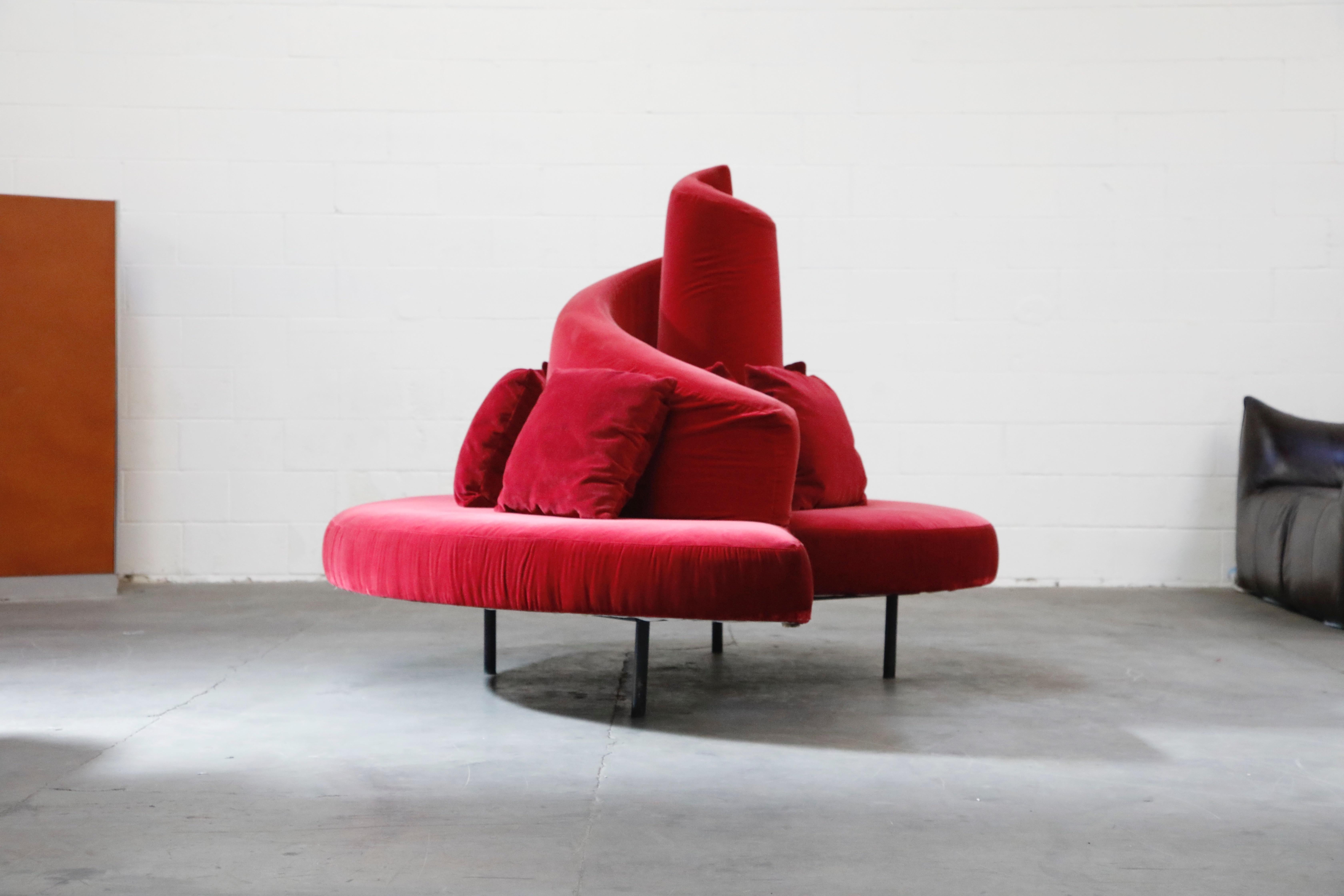 round settee