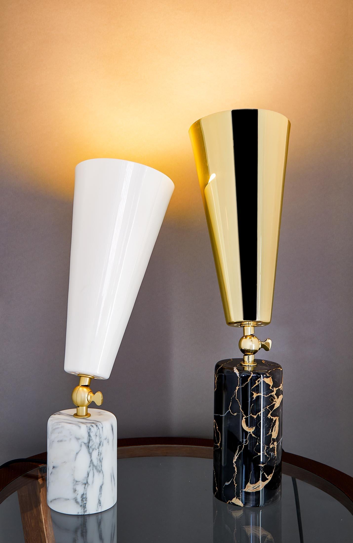 Lampe de bureau Vox de Tato Italia en marbre blanc de Carrare, laiton satiné et blanc en vente 1