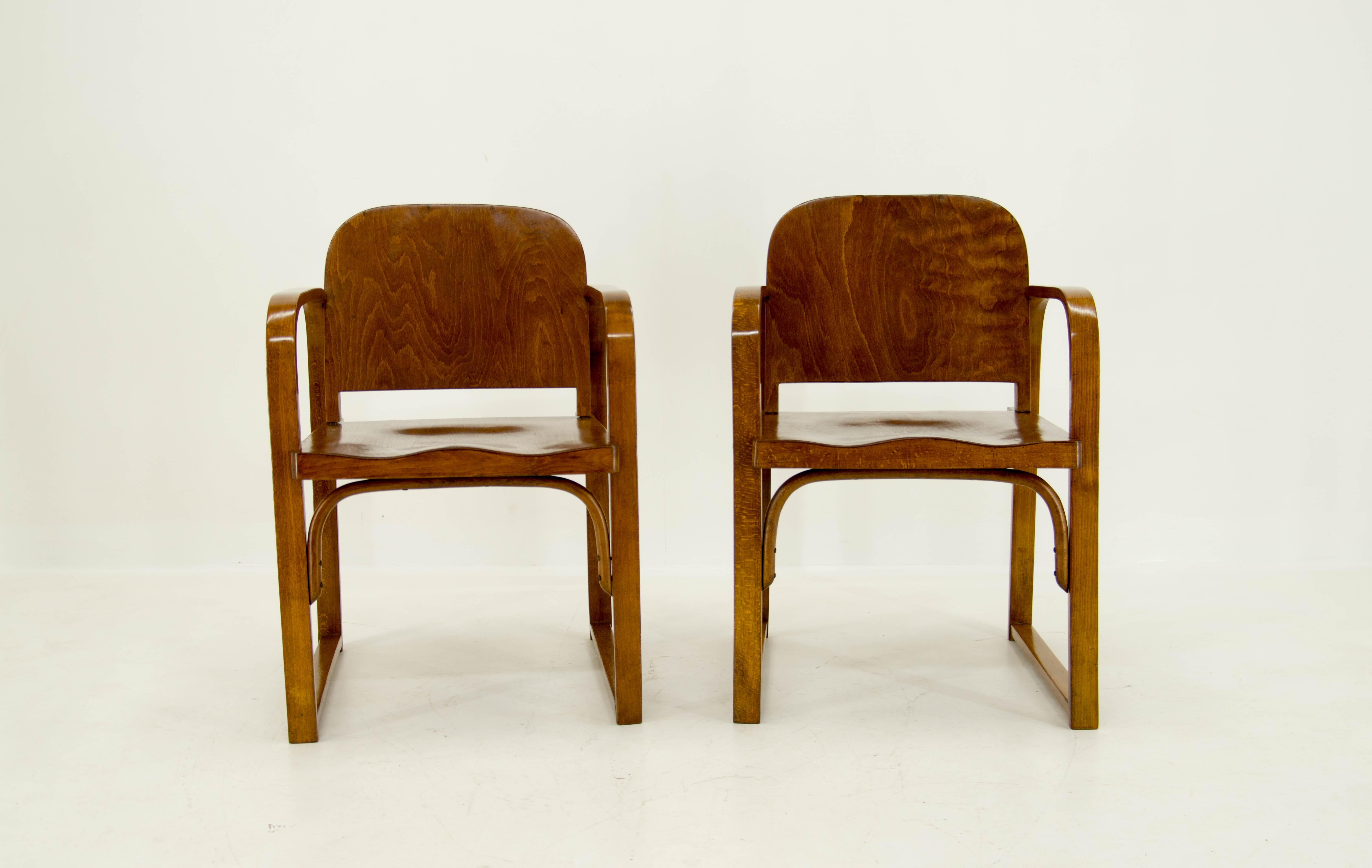 Wooden chairs made by Tatra in 1930s. The chairs are built of sharp, geometric lines with rounded corners. The armrests are made of bent technology, the chair seat is gently ergonomically shaped. The chairs are made of bent, steamed beech wood with