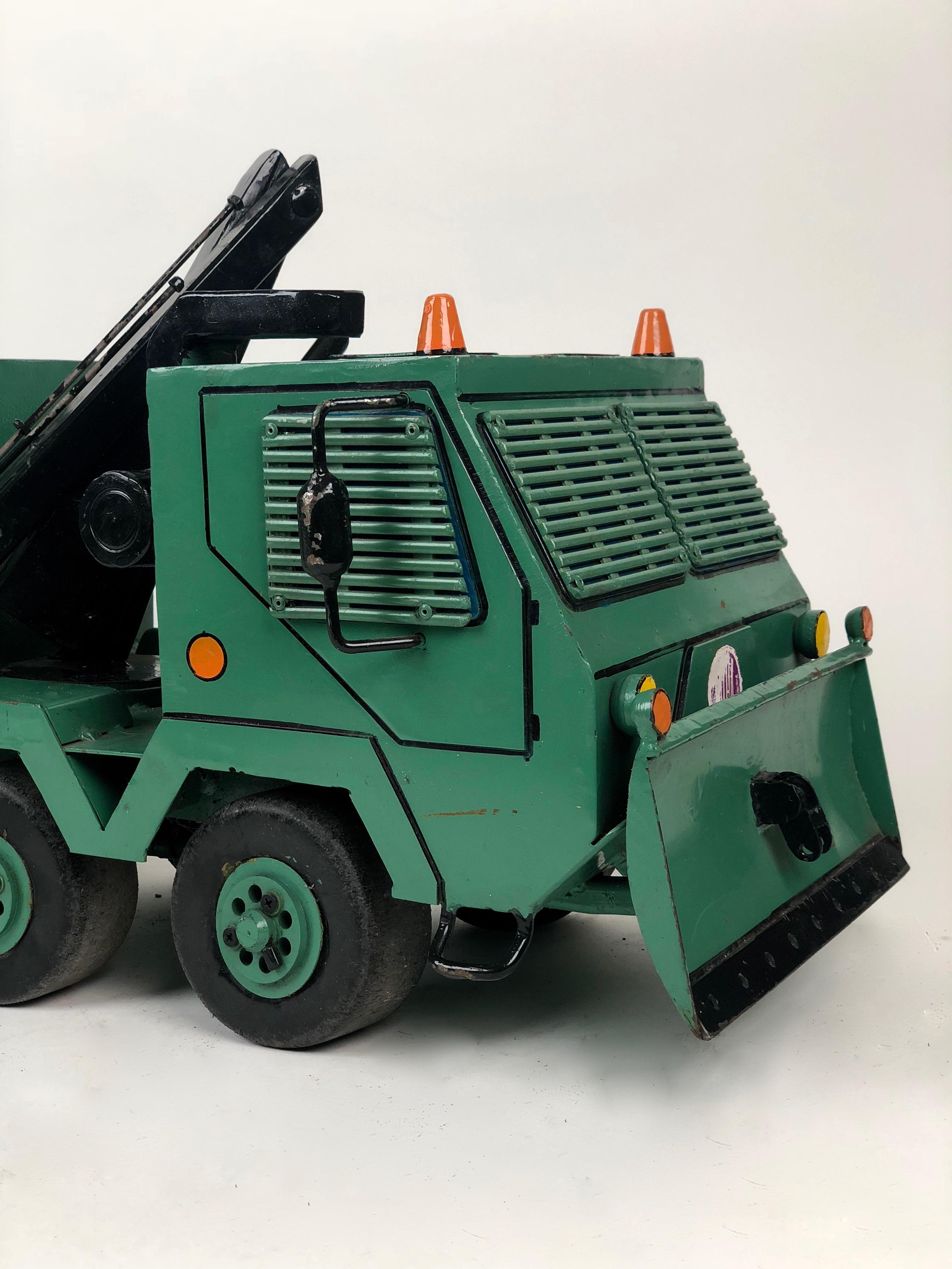 Tara military truck model Grad, large dimension in style. The real model Grad was produced for the delivery of rockets in the 1970s.
The truck is made by a person, who worked his adult life for the company Tatra.
In his retirement he built of all