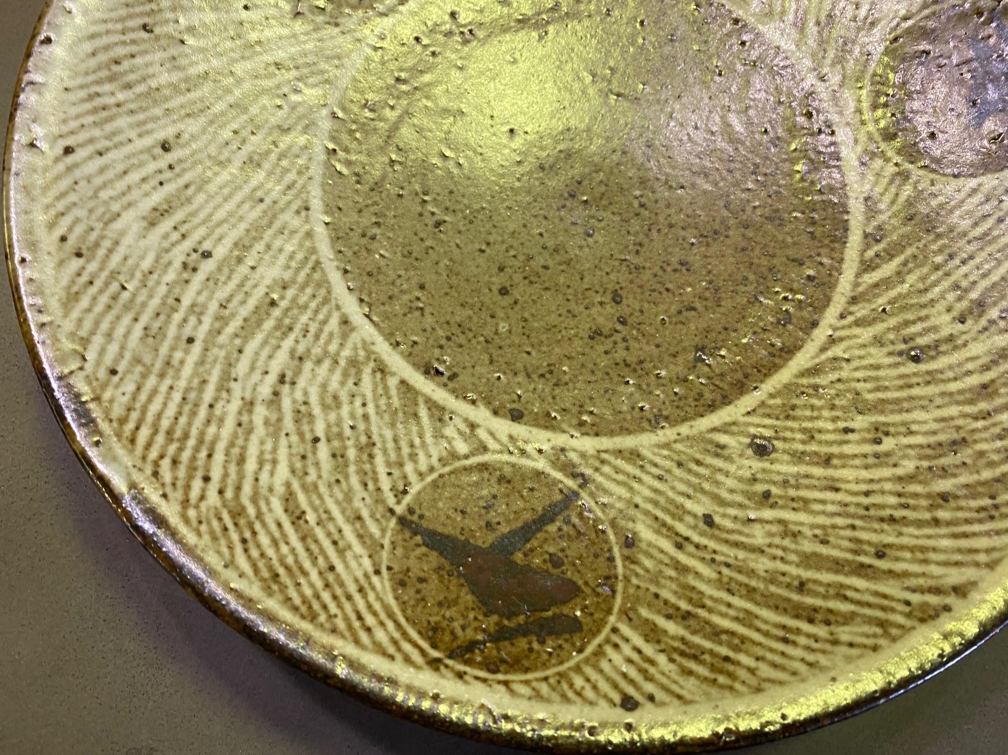 Tatsuzo Shimaoka Japanese Glazed Rope Inlay Pottery Ceramic Plate Low Bowl In Good Condition In Studio City, CA