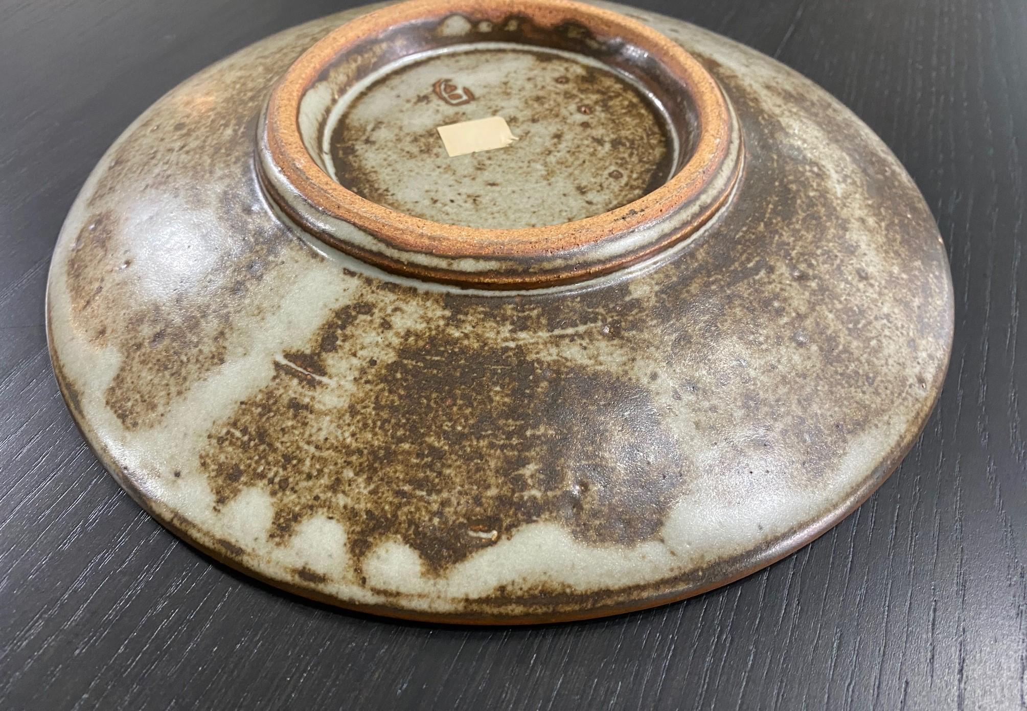 Tatsuzo Shimaoka, signierter japanischer Schalenteller aus Keramik mit Mingei-Seil-Intarsien aus Keramik im Angebot 1