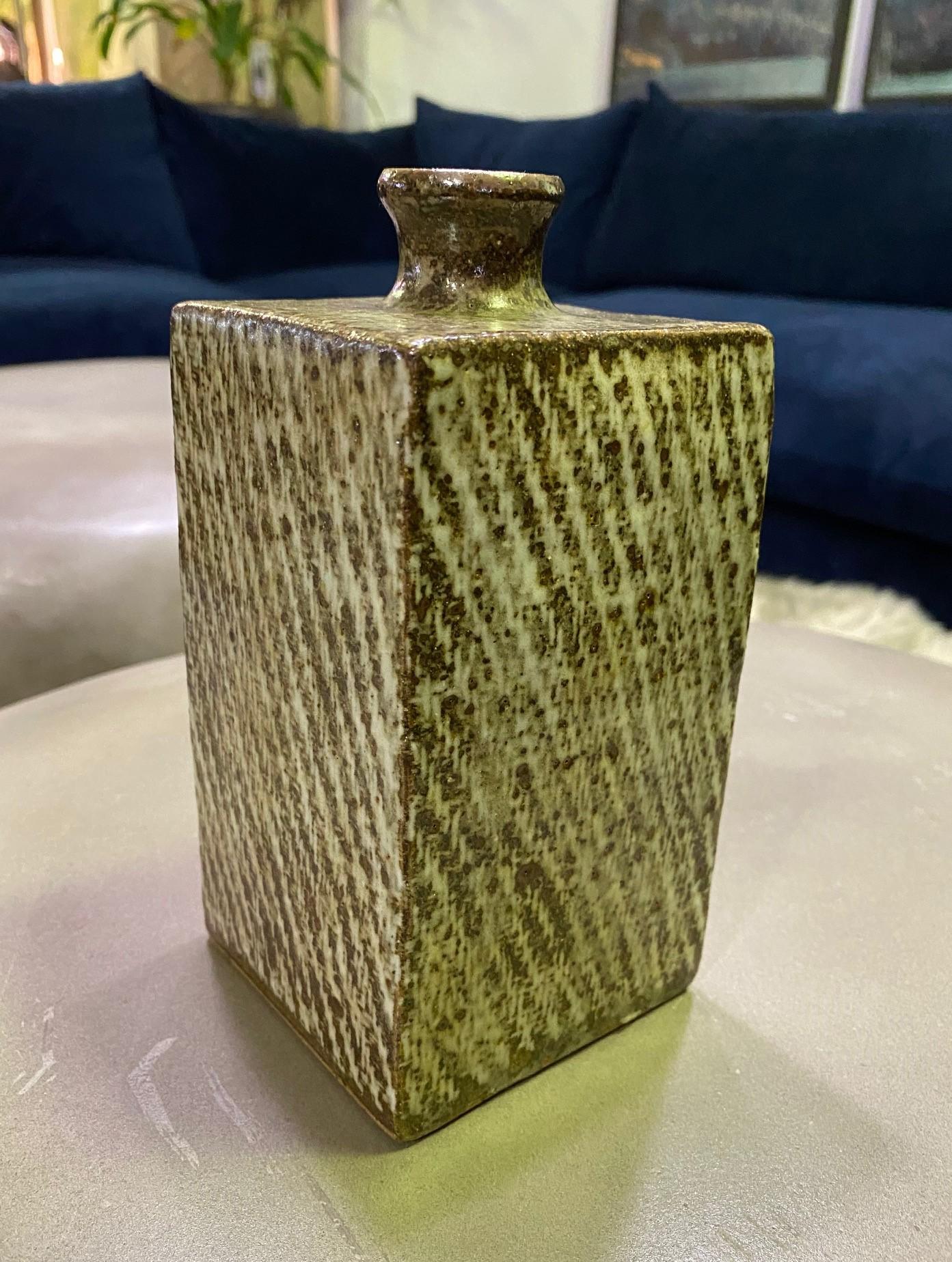 A wonderfully decorated and executed coveted square Mingei bottle vase by Japanese National Treasure pottery master Tatsuzo Shimaoka. This work exhibits his signature Jomon Zogan rope inlay, cord slip pattern technique, and displays an early version