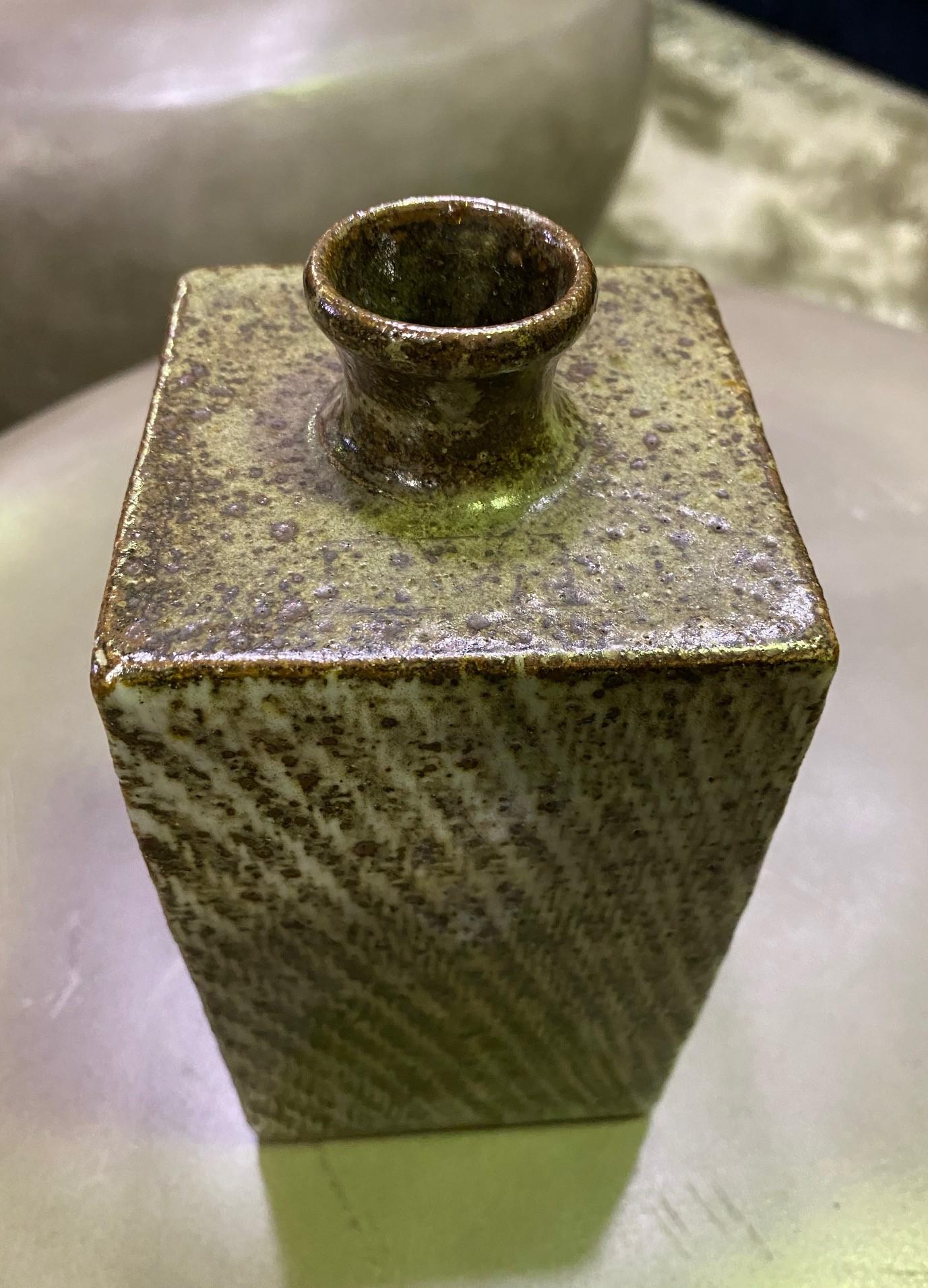 Tatsuzo Shimaoka Signed Japanese Glazed Rope Inlay Pottery Ceramic Vase with Box In Good Condition In Studio City, CA