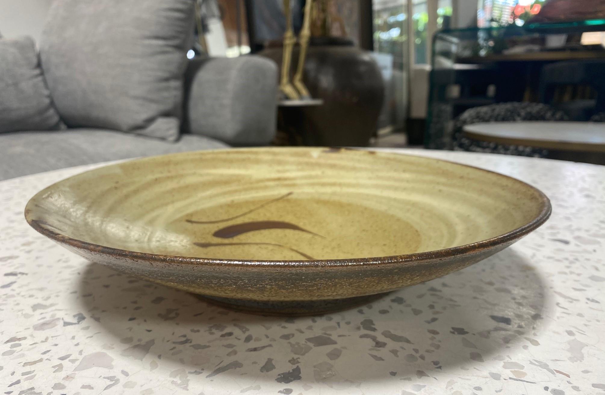 Showa Tatsuzo Shimaoka firma il piatto ciotola in ceramica Mashiko con foglia di banano Mingei giapponese in vendita