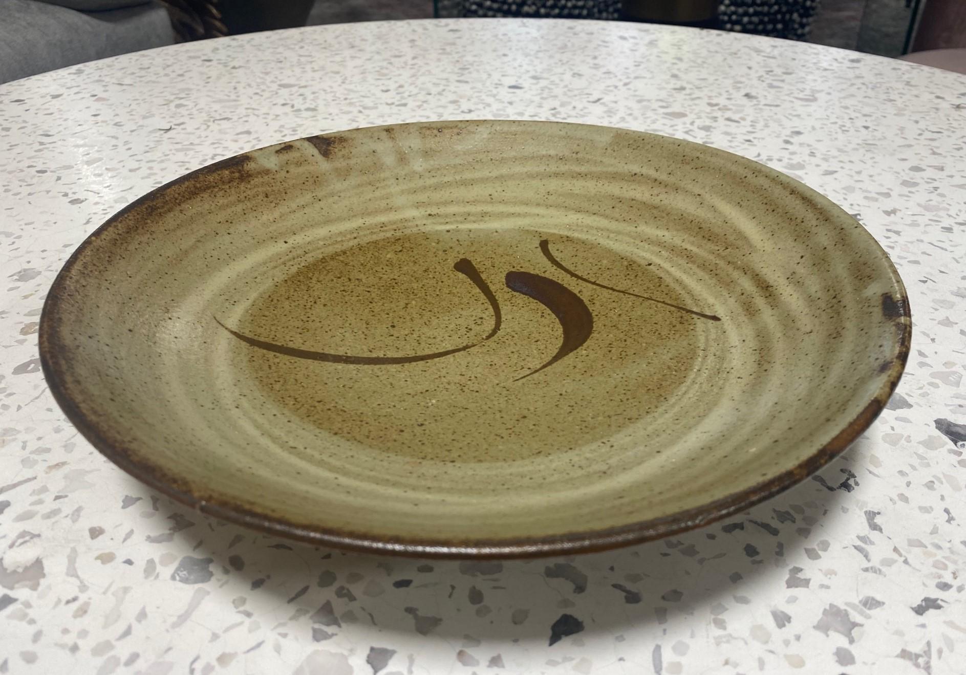 Smaltato Tatsuzo Shimaoka firma il piatto ciotola in ceramica Mashiko con foglia di banano Mingei giapponese in vendita