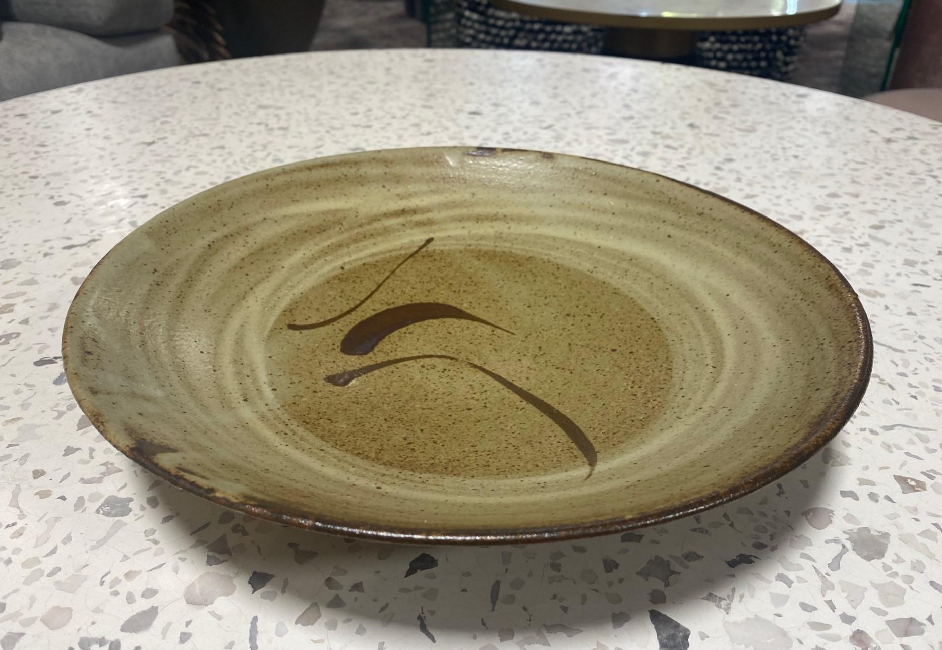 Cotto Tatsuzo Shimaoka firma il piatto ciotola in ceramica Mashiko con foglia di banano Mingei giapponese in vendita